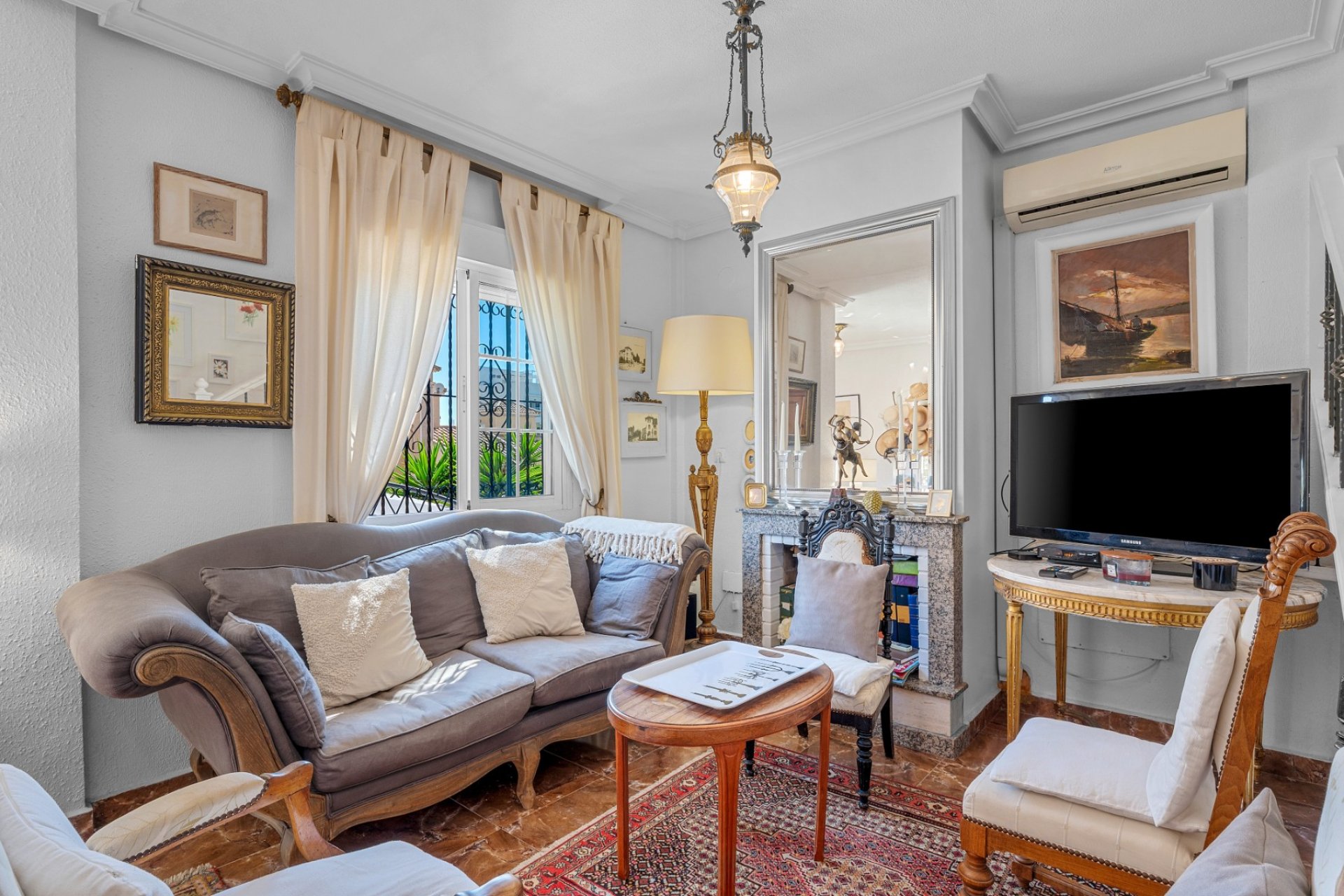 Herverkoop - Villa -
Villamartin - Costa Blanca