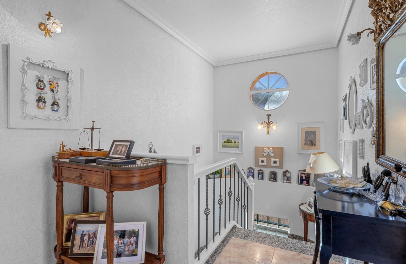 Herverkoop - Villa -
Villamartin - Costa Blanca