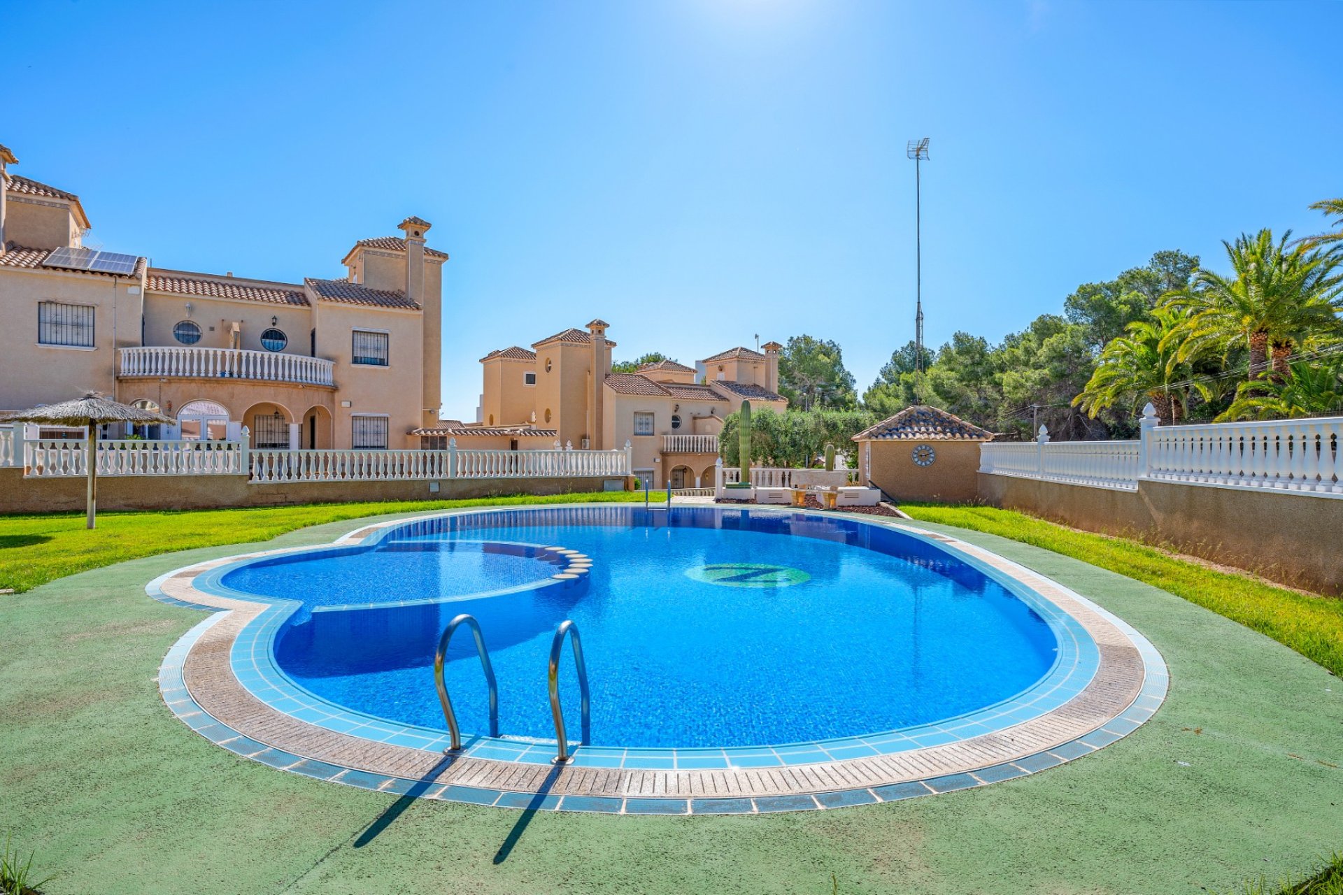 Herverkoop - Villa -
Villamartin - Costa Blanca