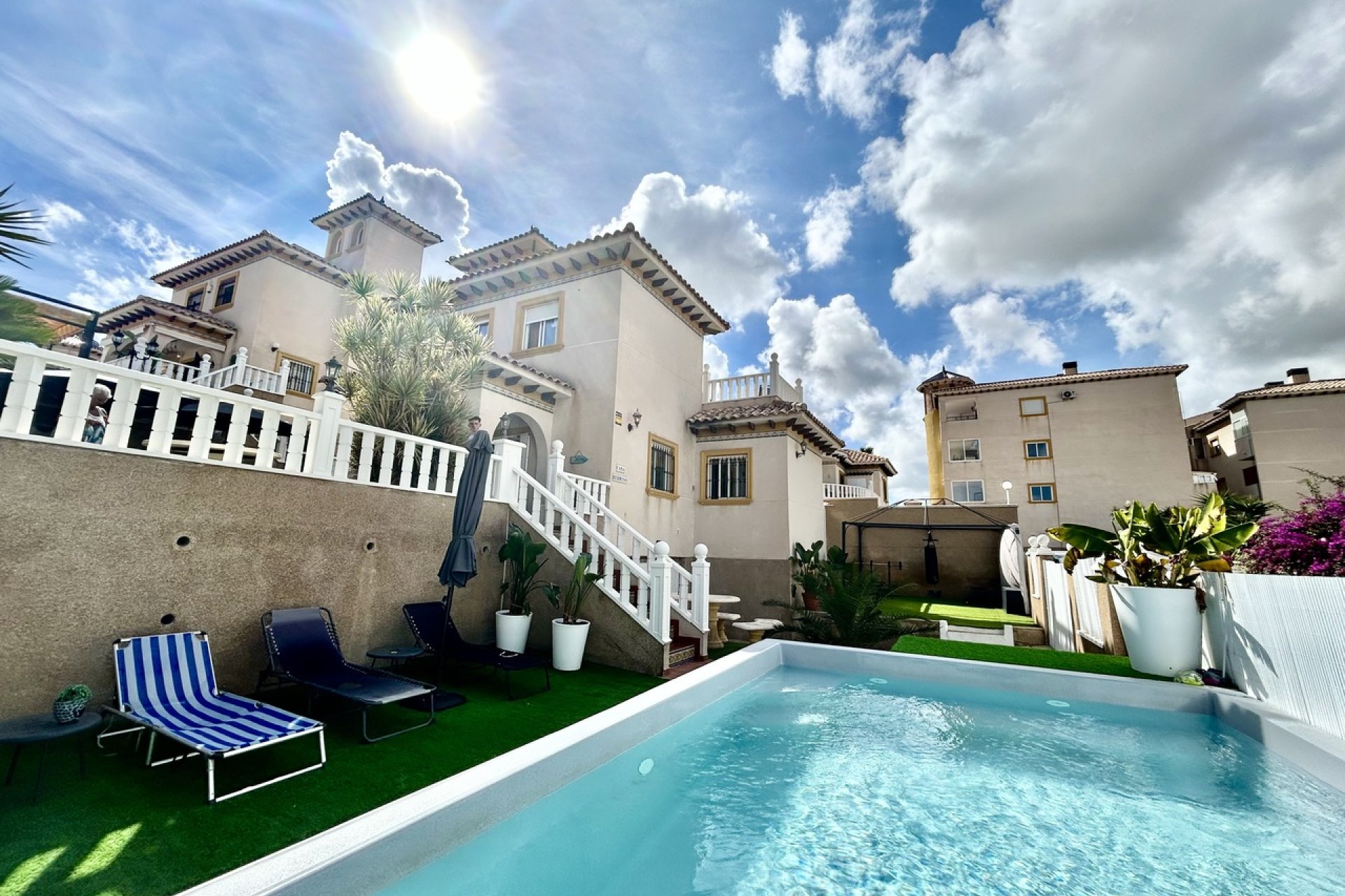 Herverkoop - Villa -
Villamartin - Costa Blanca