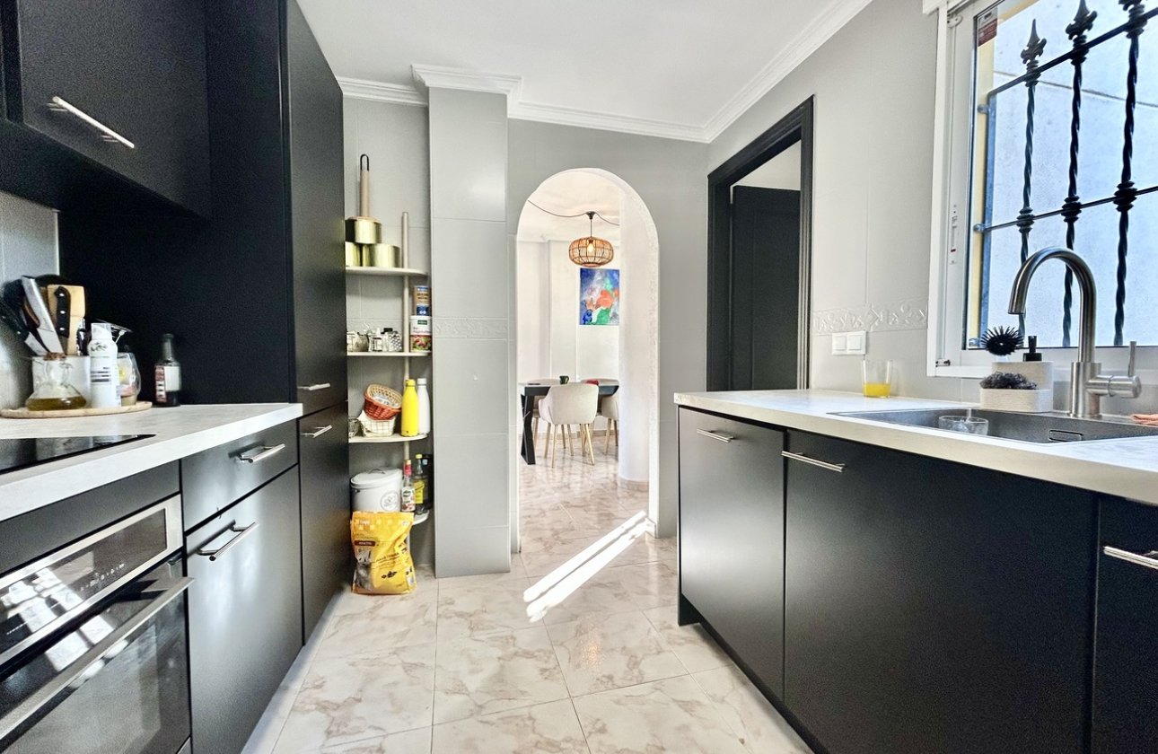 Herverkoop - Villa -
Villamartin - Costa Blanca