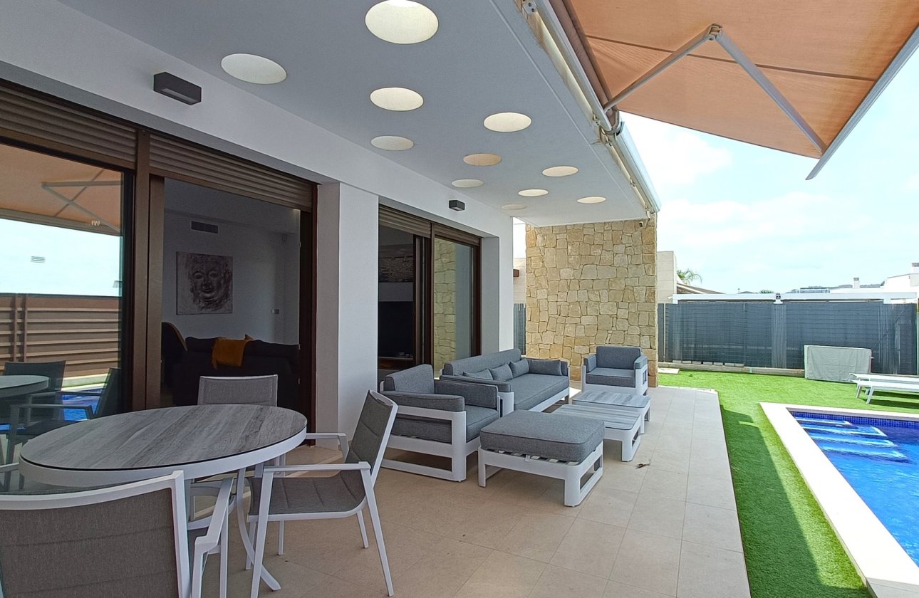 Herverkoop - Villa -
Vistabella Golf Entre Naranjos - Inland