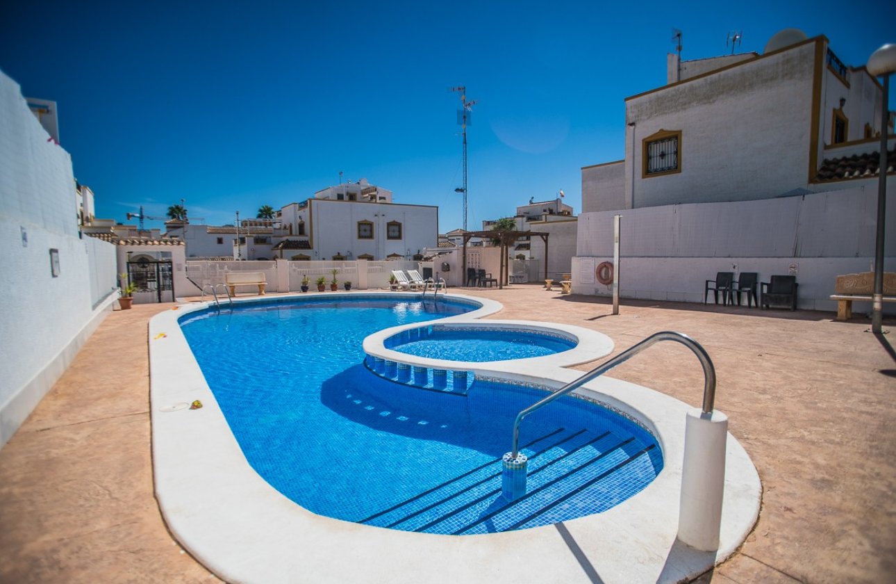 Herverkoop - Villa -
Vistabella Golf Entre Naranjos - Inland