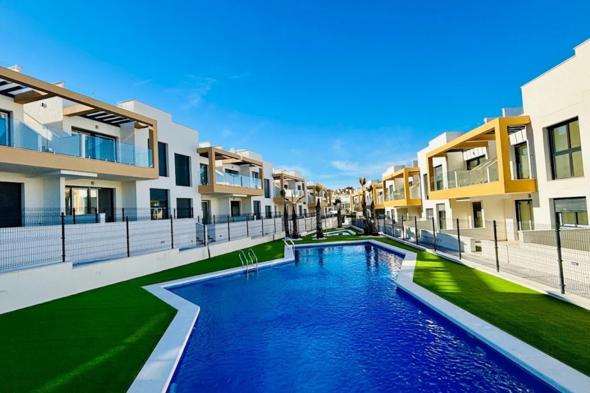 Resale - Apartment -
Las Filipinas - Inland