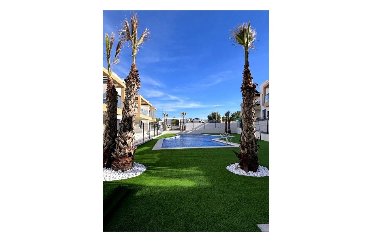 Resale - Apartment -
Las Filipinas - Inland