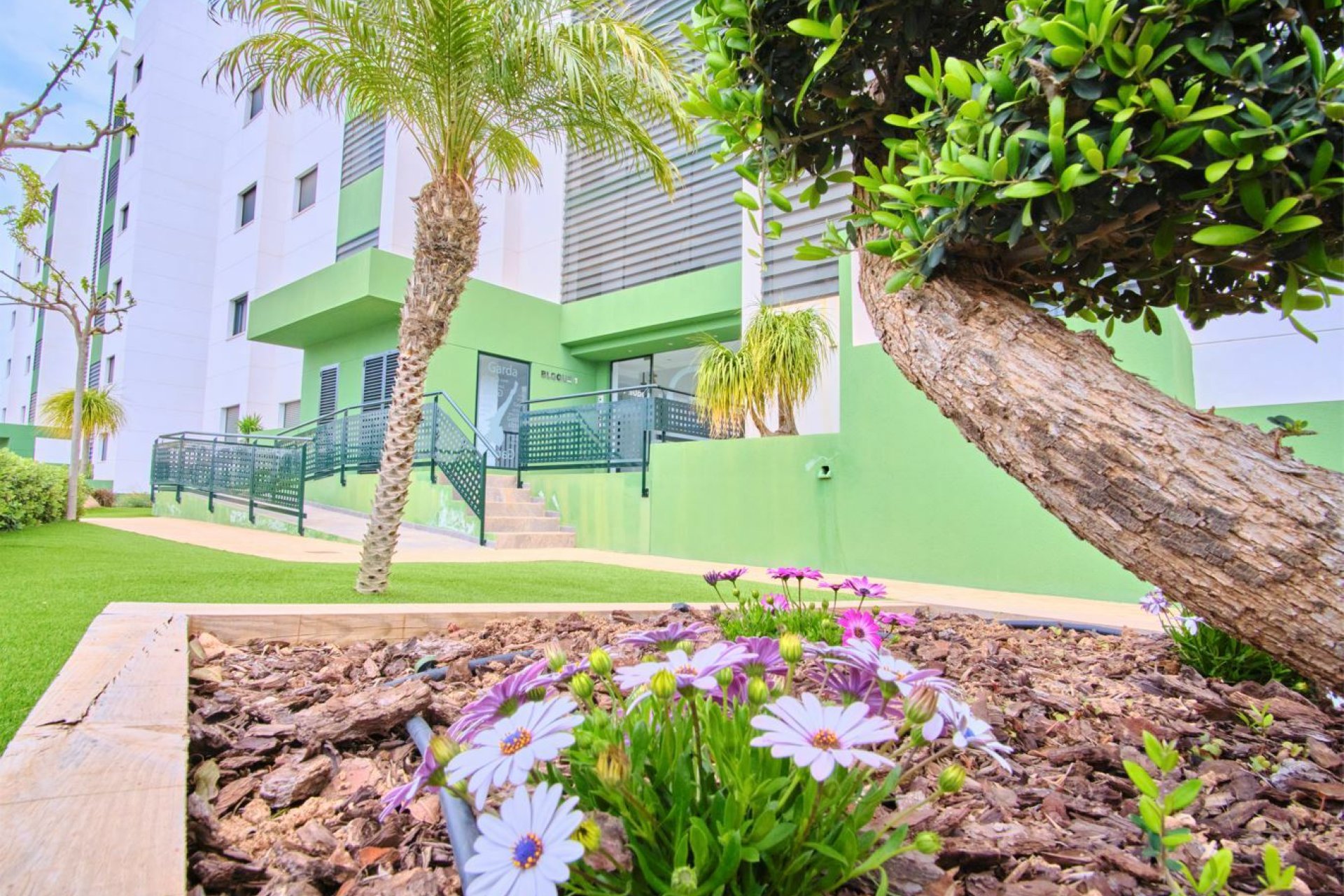 Resale - Apartment -
Mil Palmeras - Costa Blanca