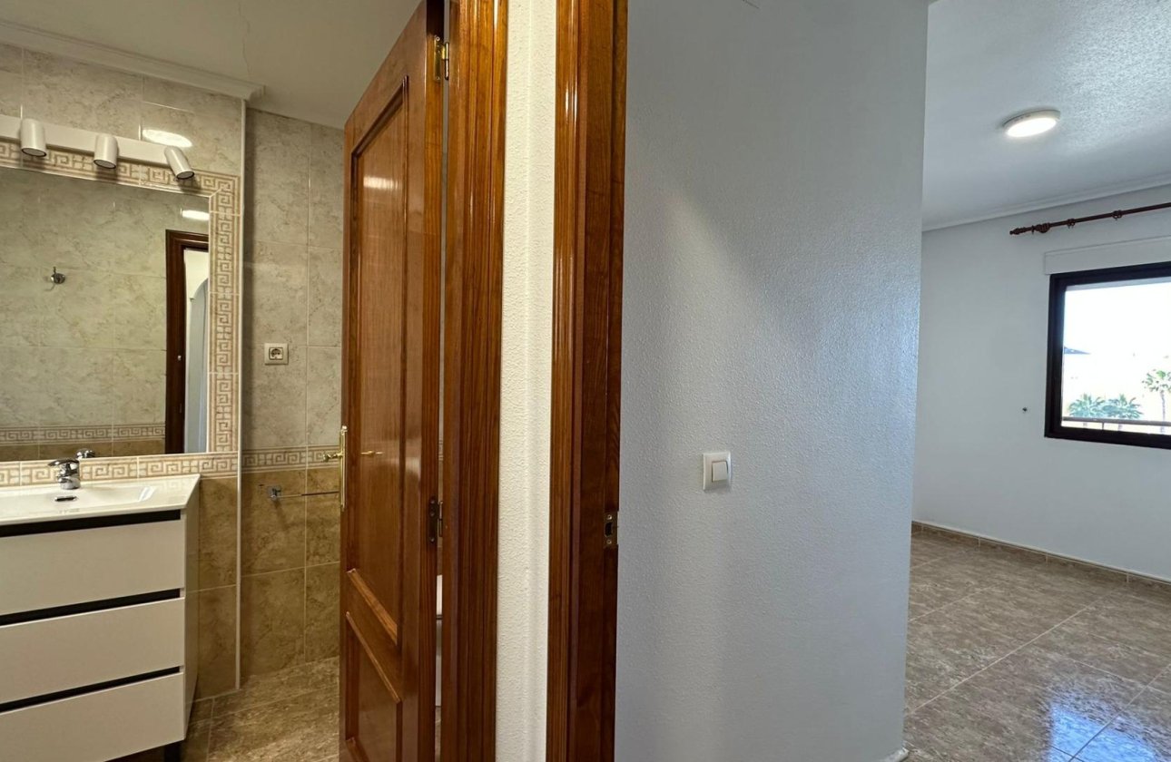 Resale - Apartment -
Orihuela Costa - Campoamor