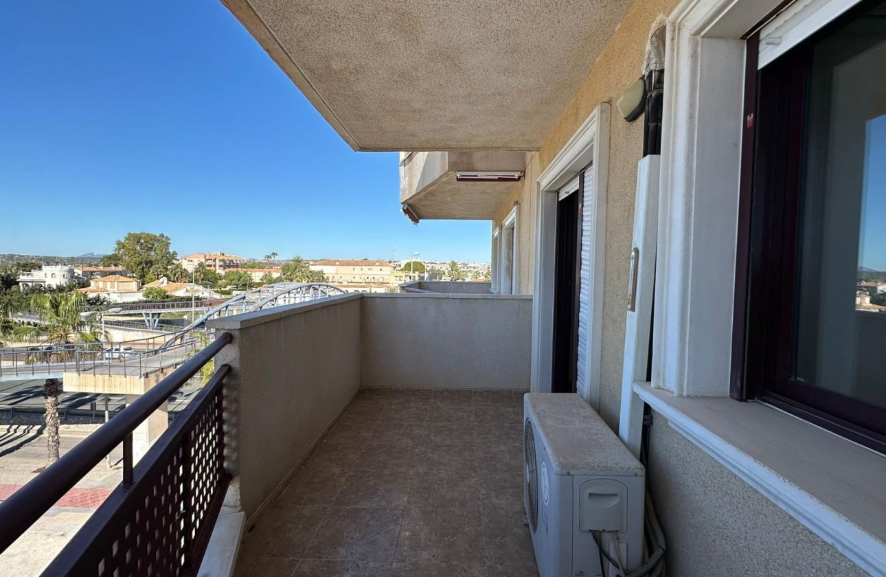 Resale - Apartment -
Orihuela Costa - Campoamor