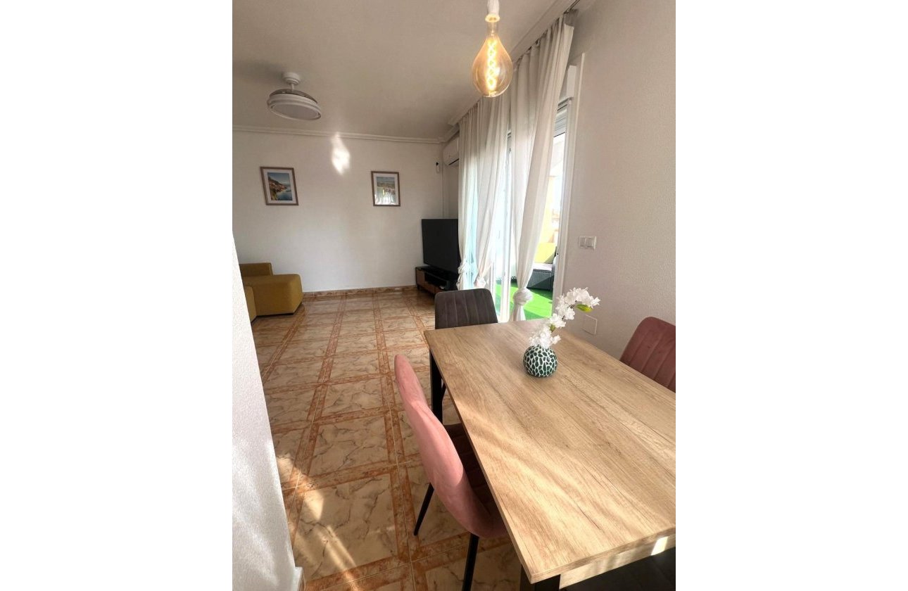 Resale - Apartment -
Orihuela Costa - La Zenia
