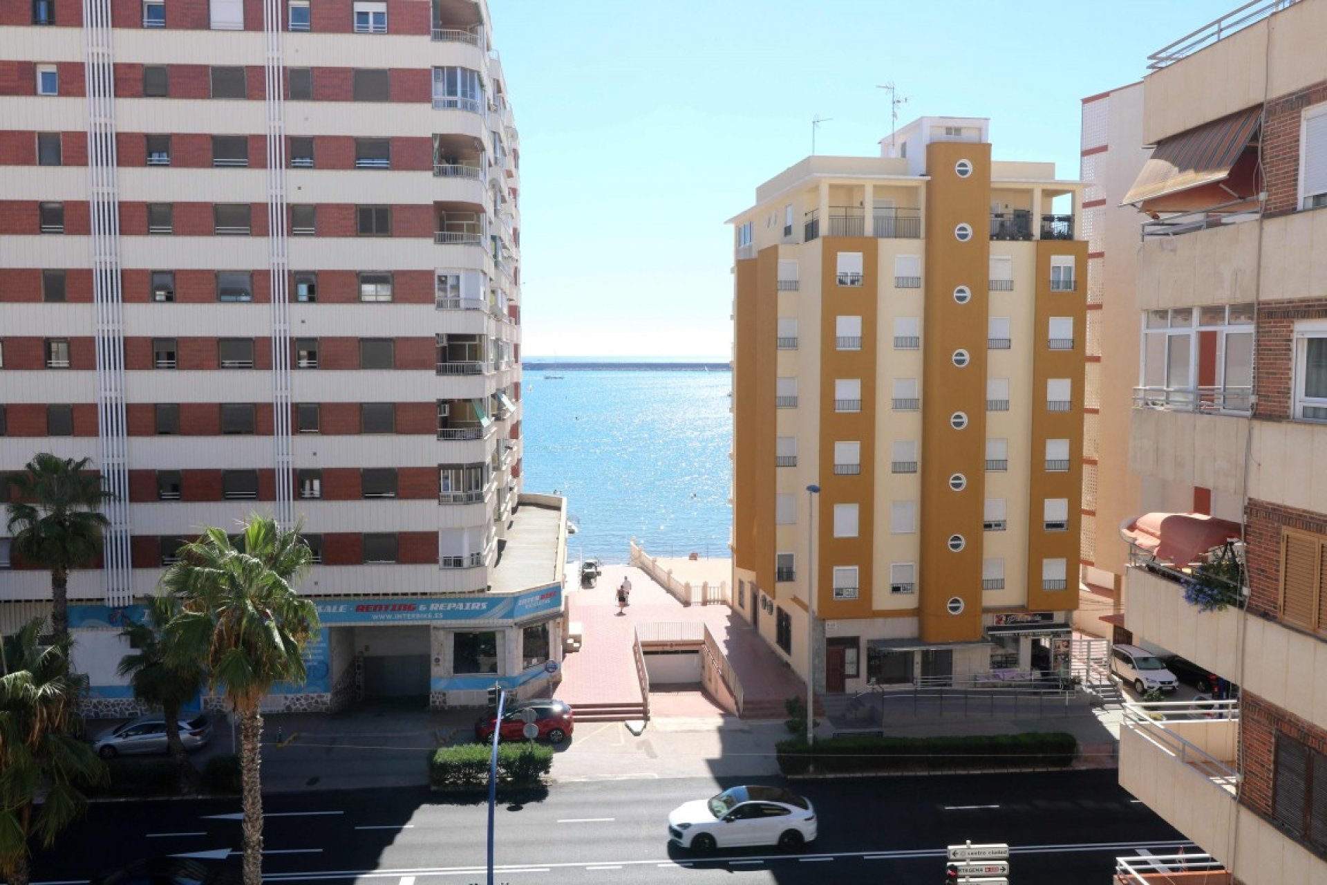 Resale - Apartment -
Playa Del Acequion - Costa Blanca