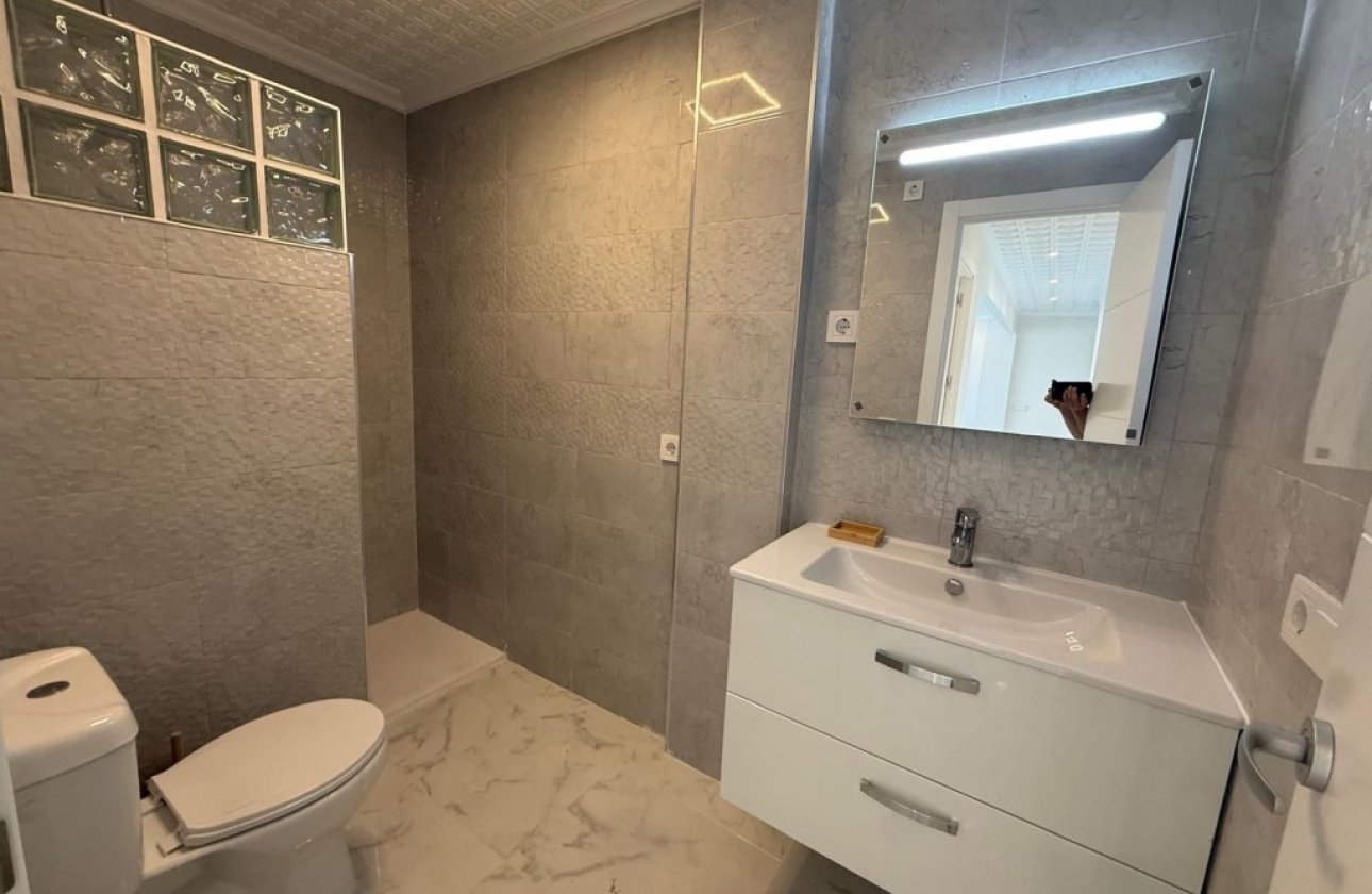 Resale - Apartment -
Playa Del Acequion - Costa Blanca