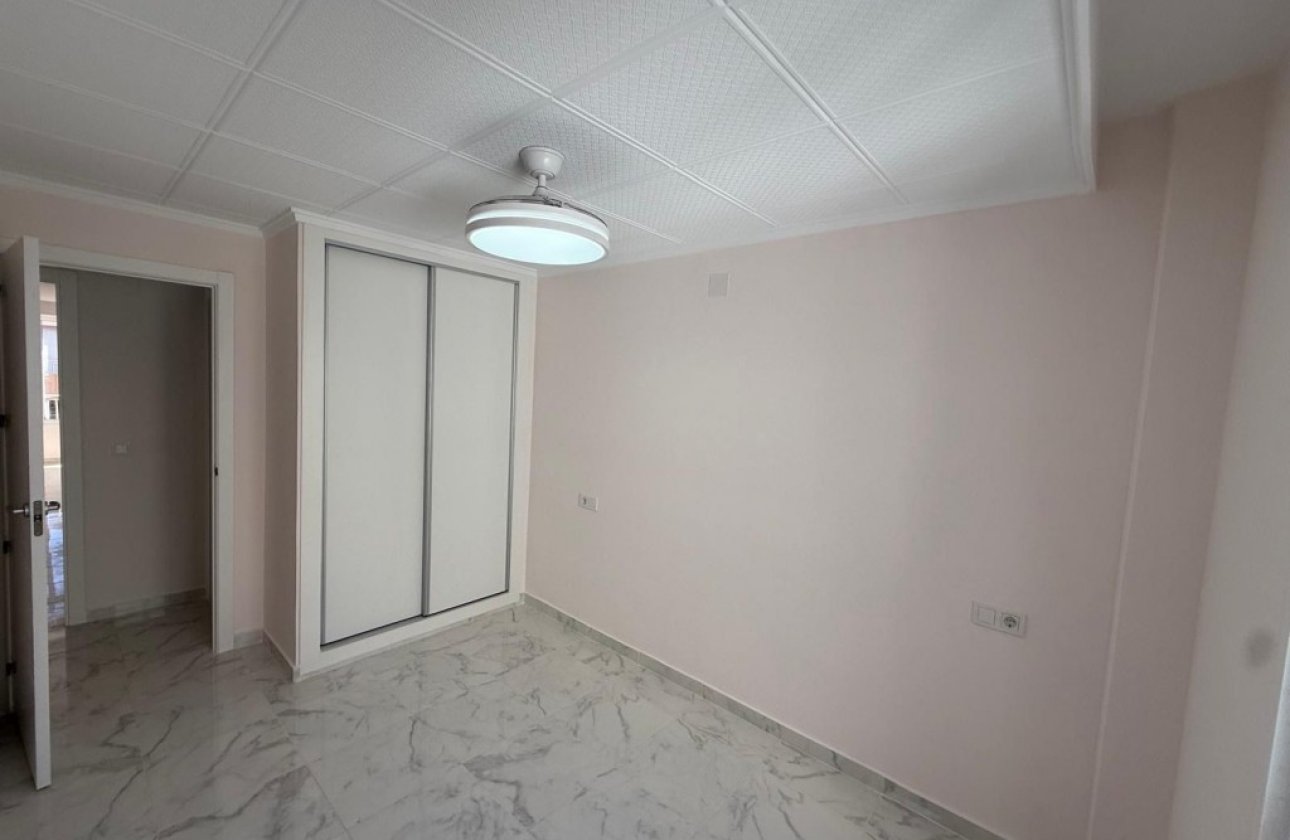 Resale - Apartment -
Playa Del Acequion - Costa Blanca