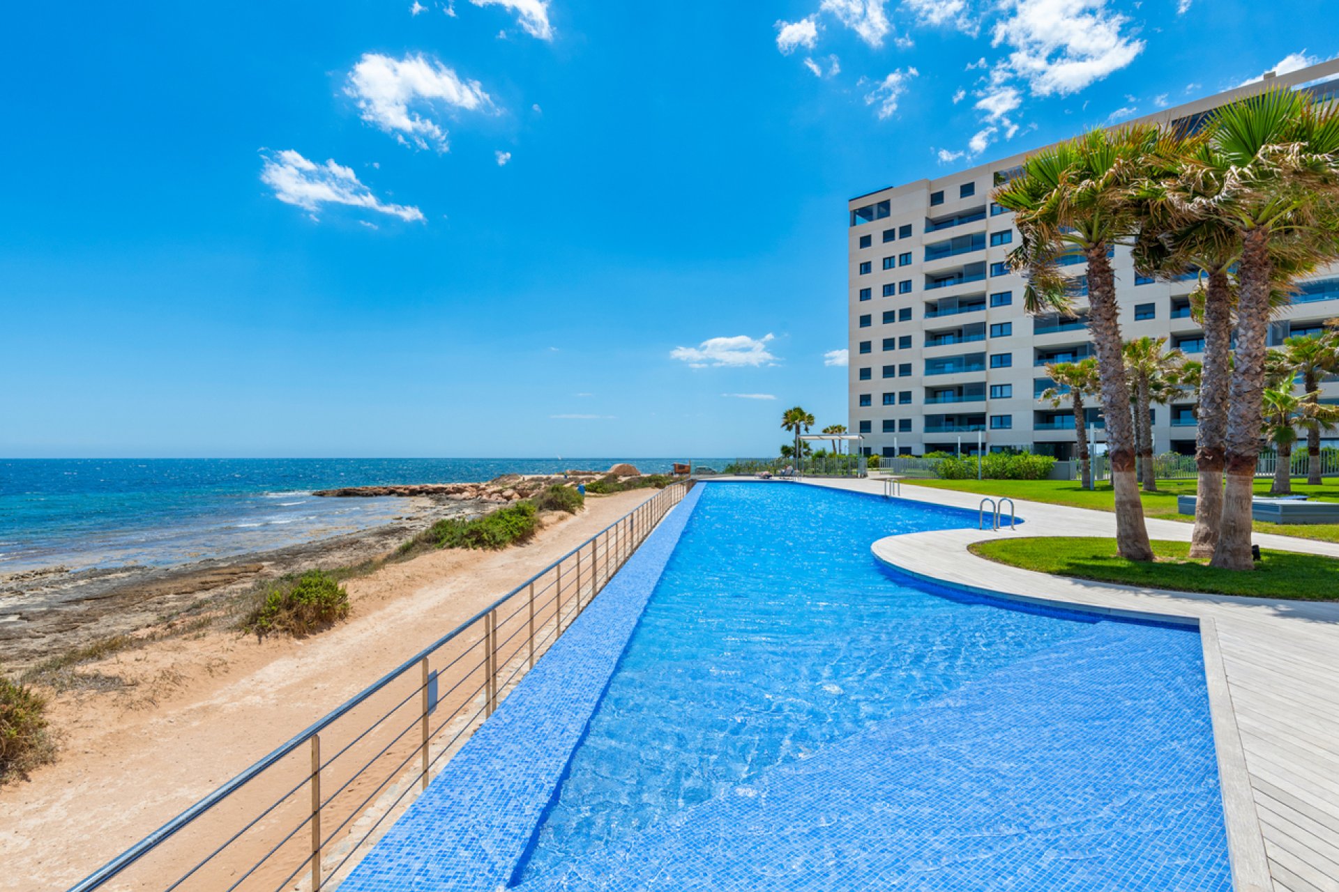 Resale - Apartment -
Punta Prima - Costa Blanca