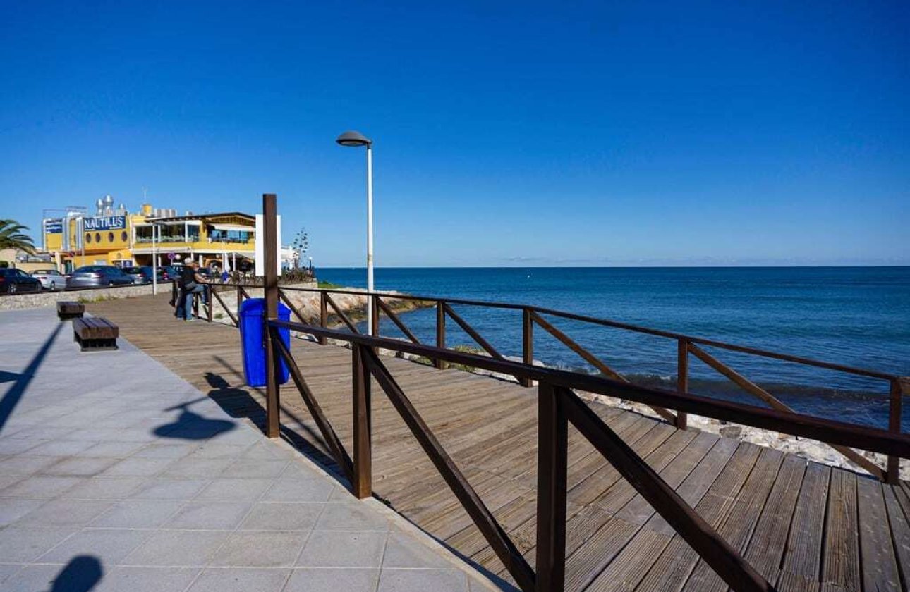 Resale - Apartment -
Punta Prima - Costa Blanca