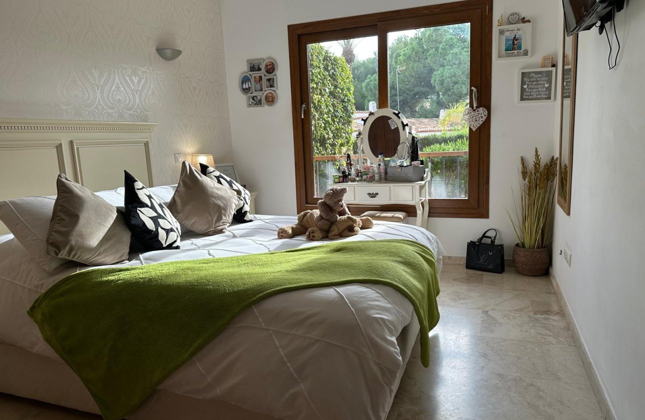 Resale - Apartment -
Punta Prima - Costa Blanca