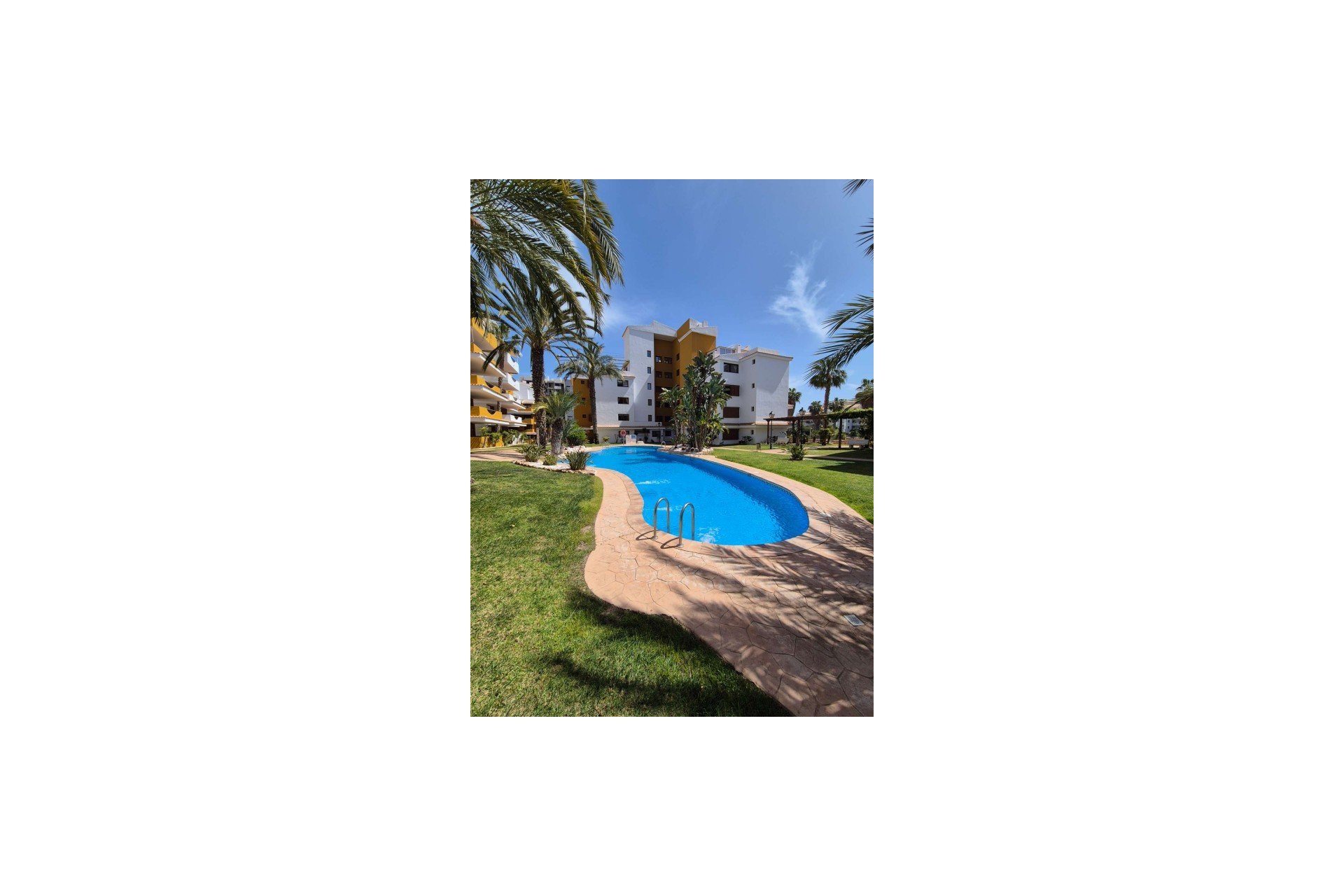Resale - Apartment -
Punta Prima - Costa Blanca
