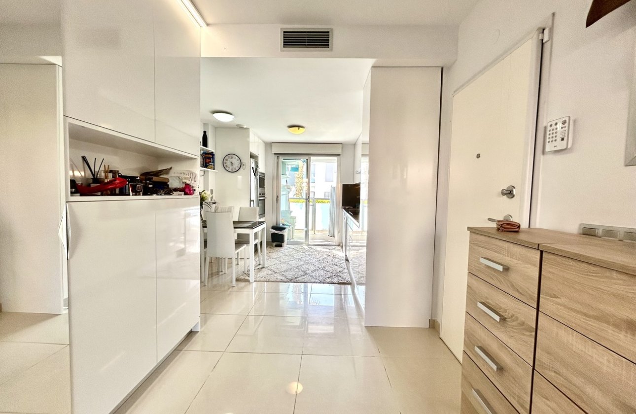 Resale - Apartment -
Punta Prima - Costa Blanca