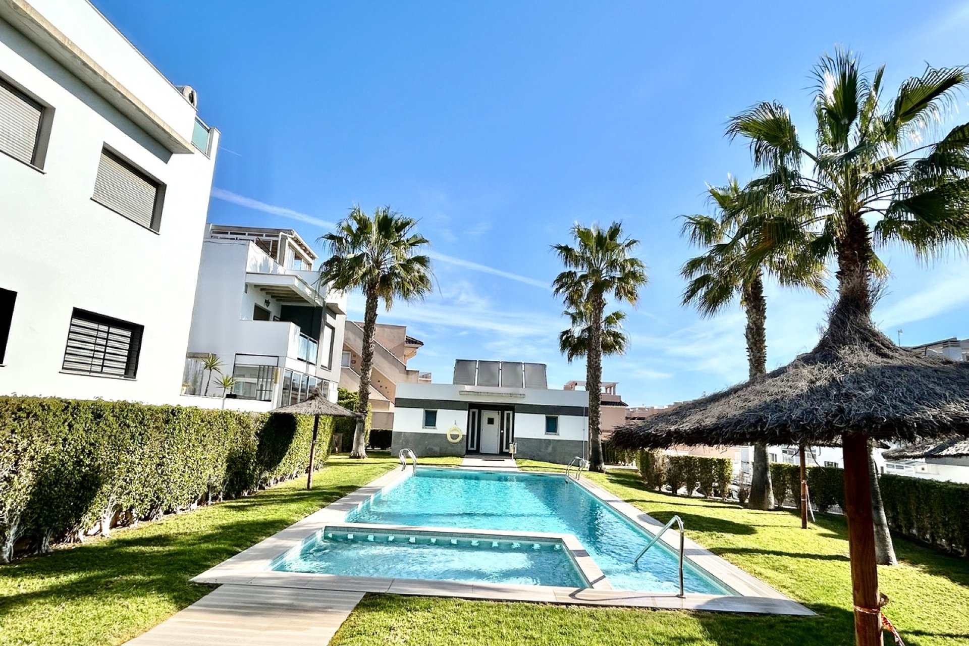 Resale - Apartment -
Punta Prima - Costa Blanca