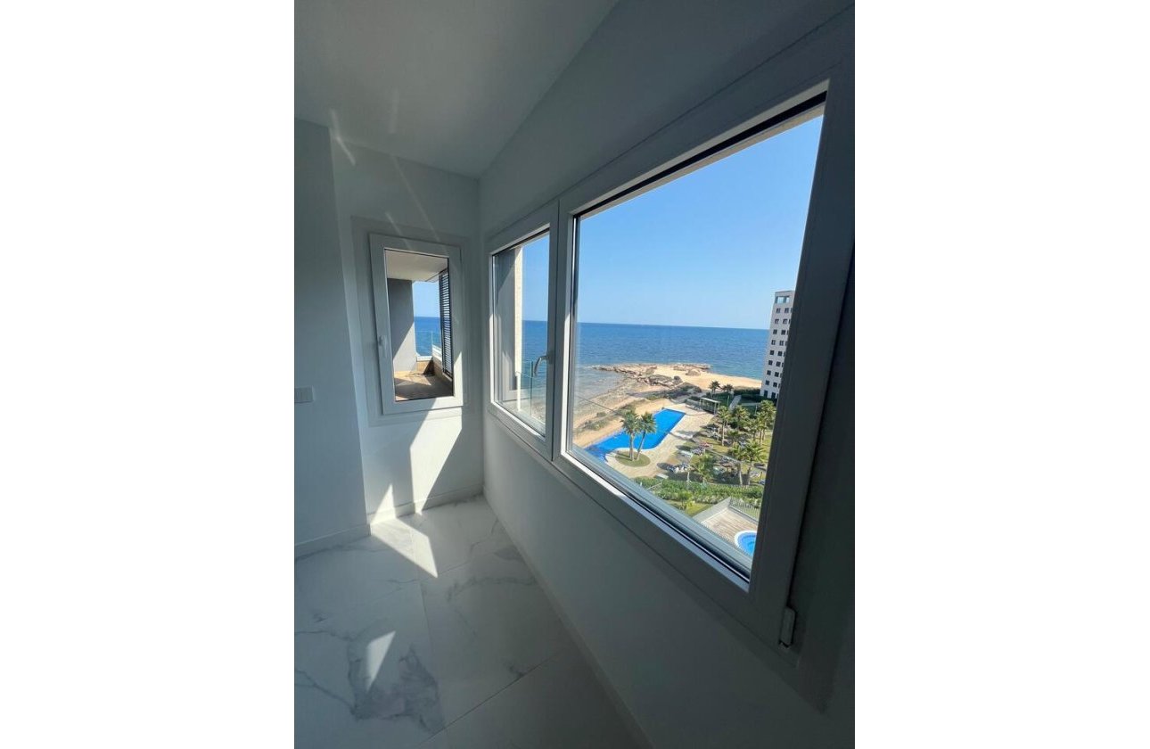 Resale - Apartment -
Punta Prima - Orihuela Costa