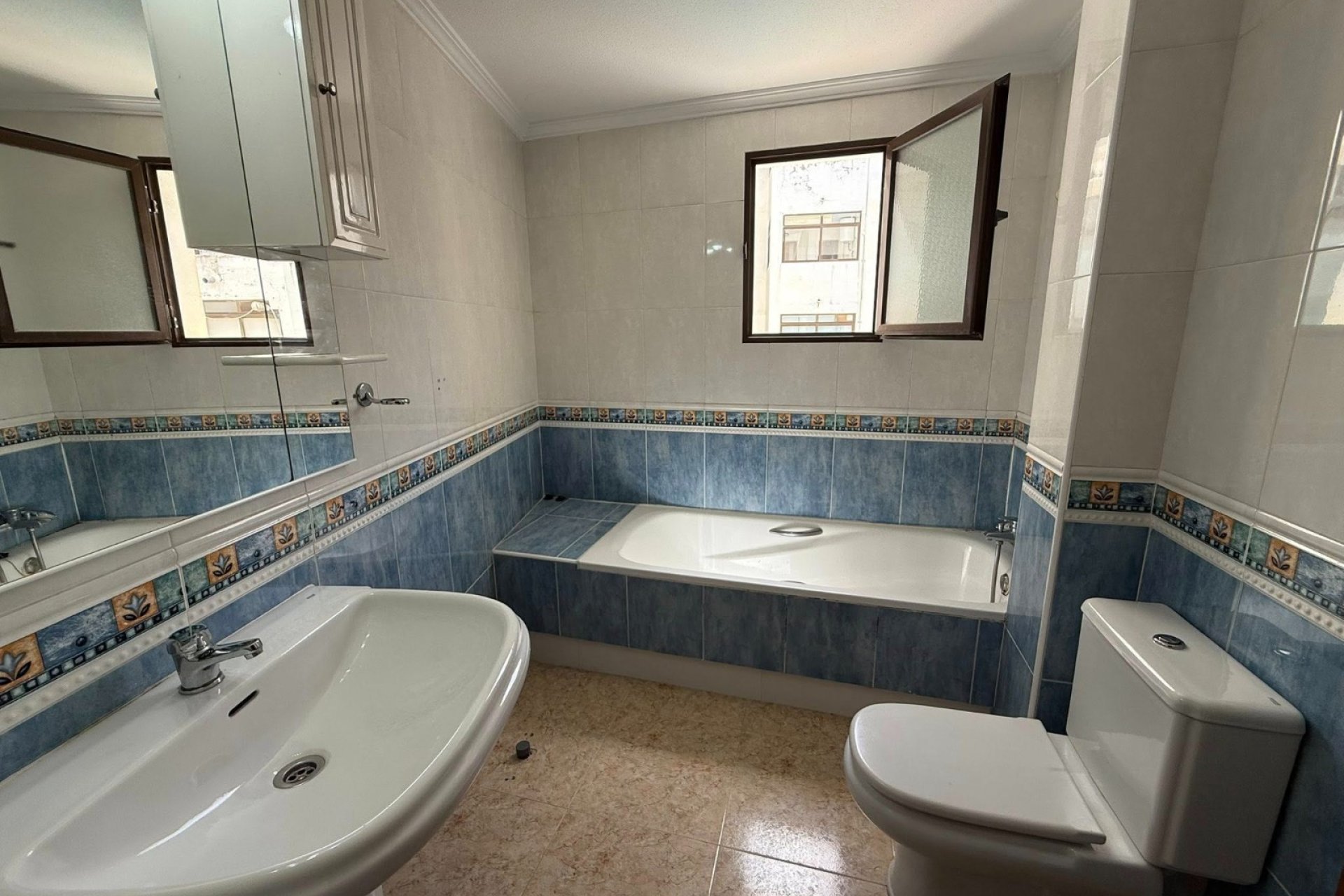 Resale - Apartment -
San Miguel de Salinas - Inland