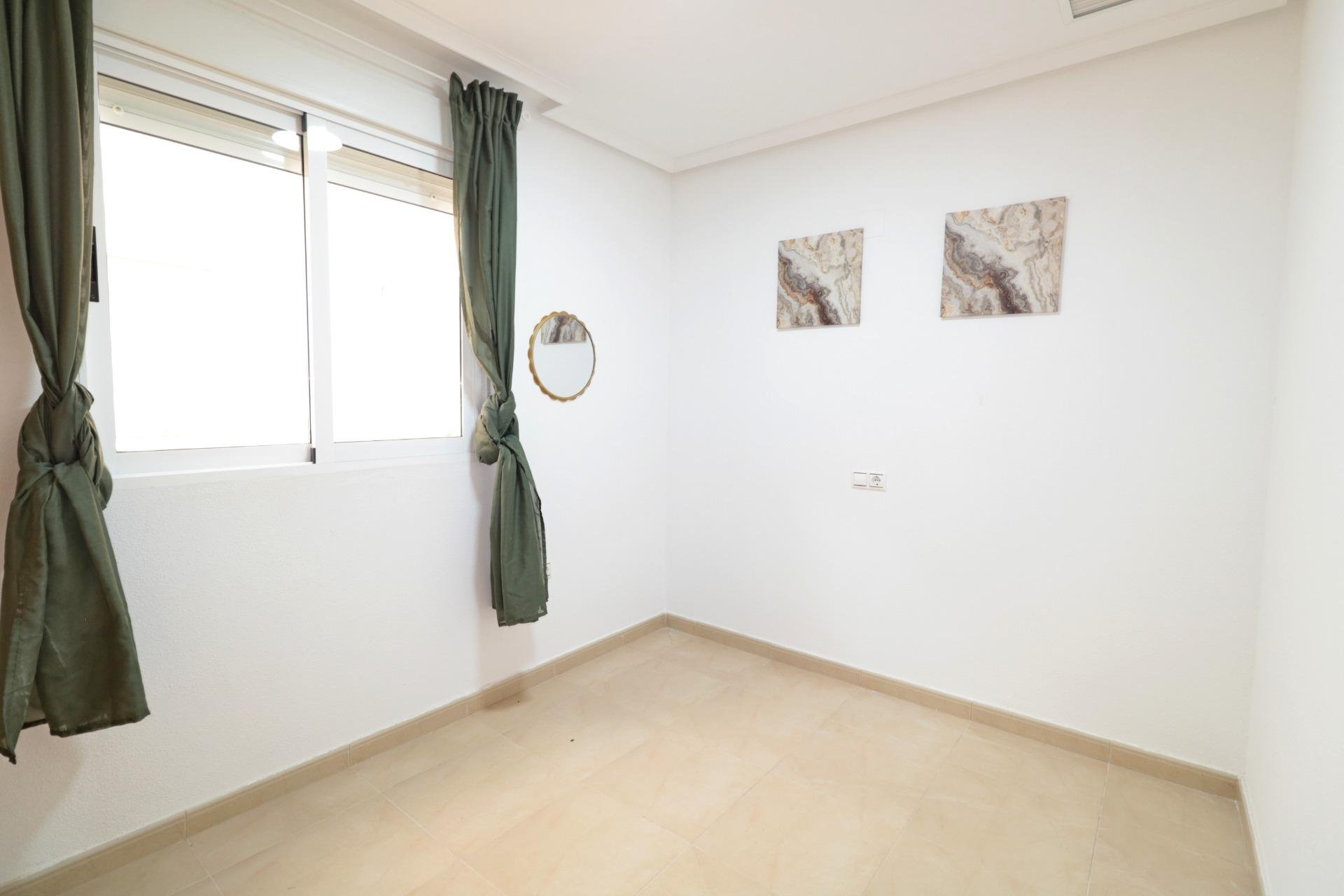Resale - Apartment -
Torrevieja - Acequion