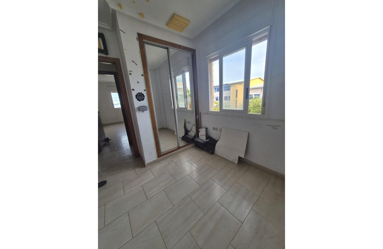 Resale - Apartment -
Torrevieja - Aguas Nuevas
