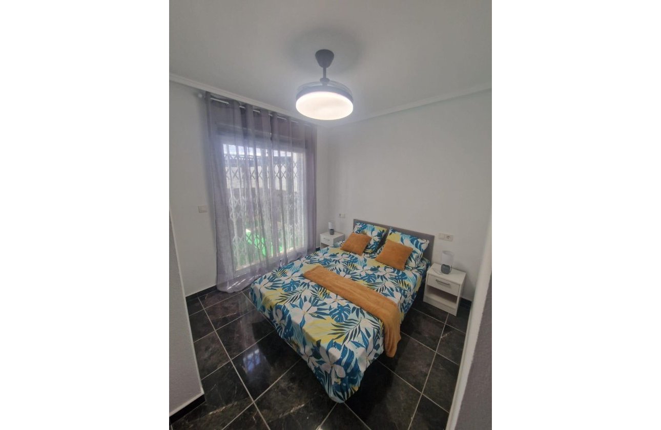 Resale - Apartment -
Torrevieja - Centro - Muelle Pesquero