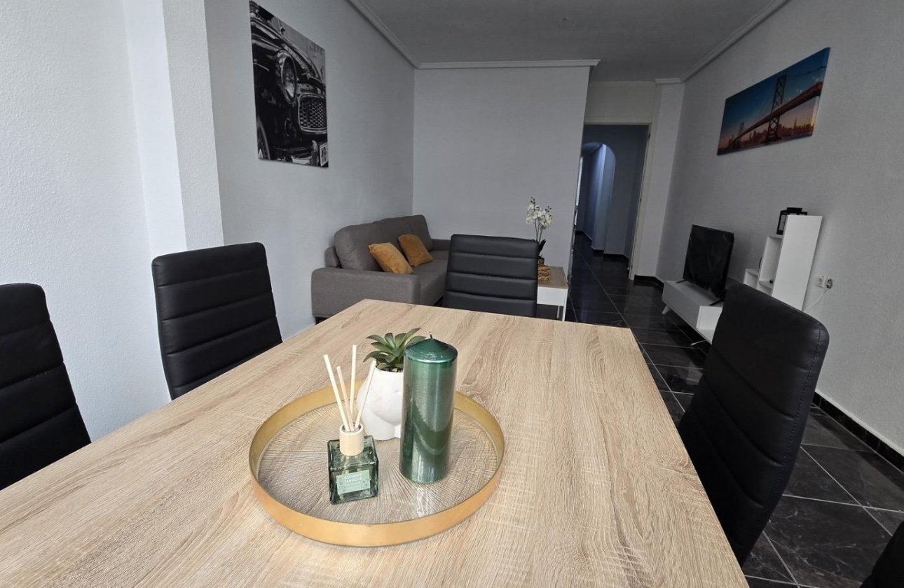 Resale - Apartment -
Torrevieja - Centro - Muelle Pesquero