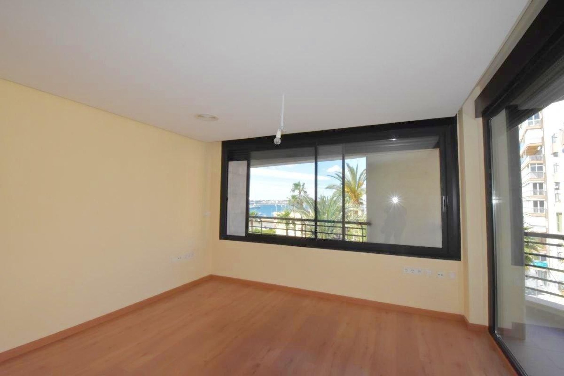 Resale - Apartment -
Torrevieja - Centro - Muelle Pesquero