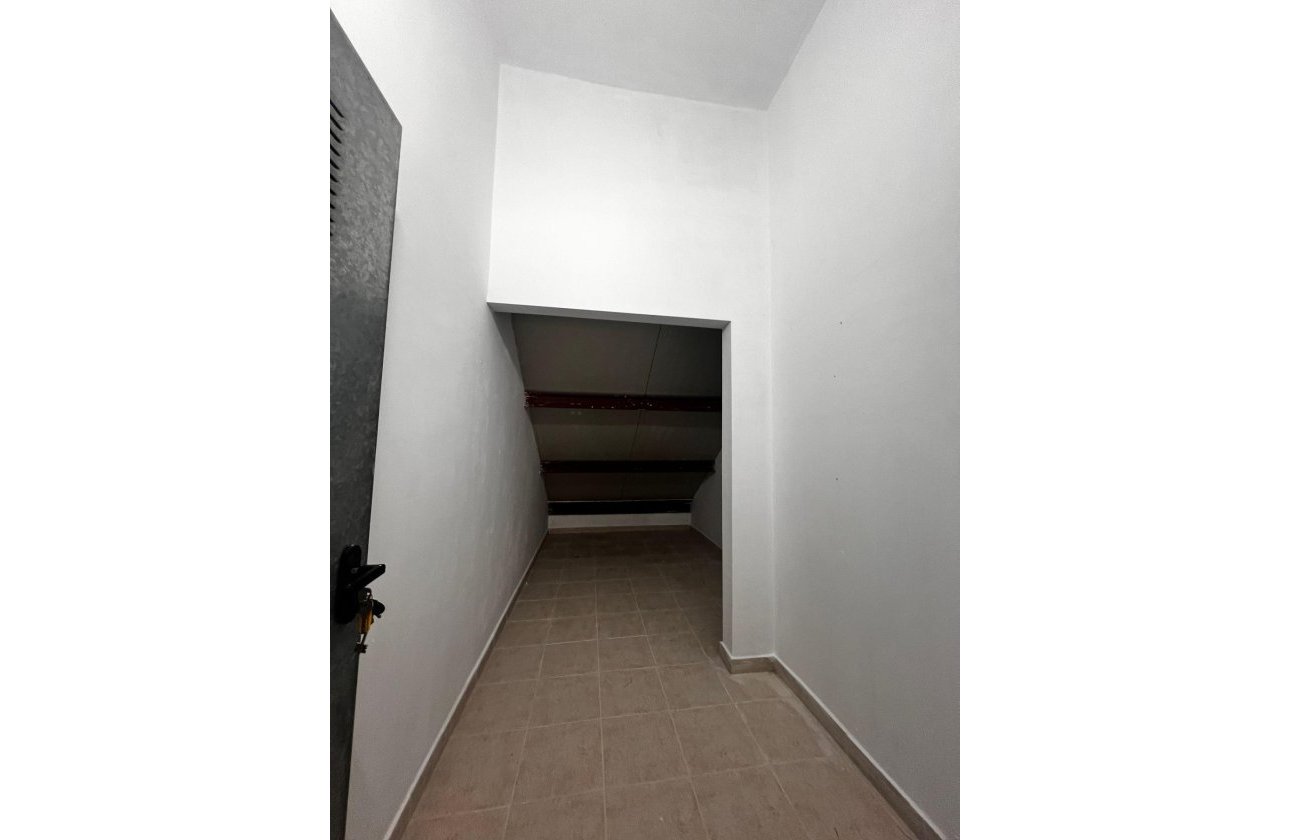 Resale - Apartment -
Torrevieja - Centro - Muelle Pesquero