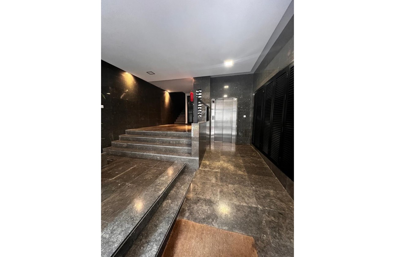 Resale - Apartment -
Torrevieja - Centro - Muelle Pesquero