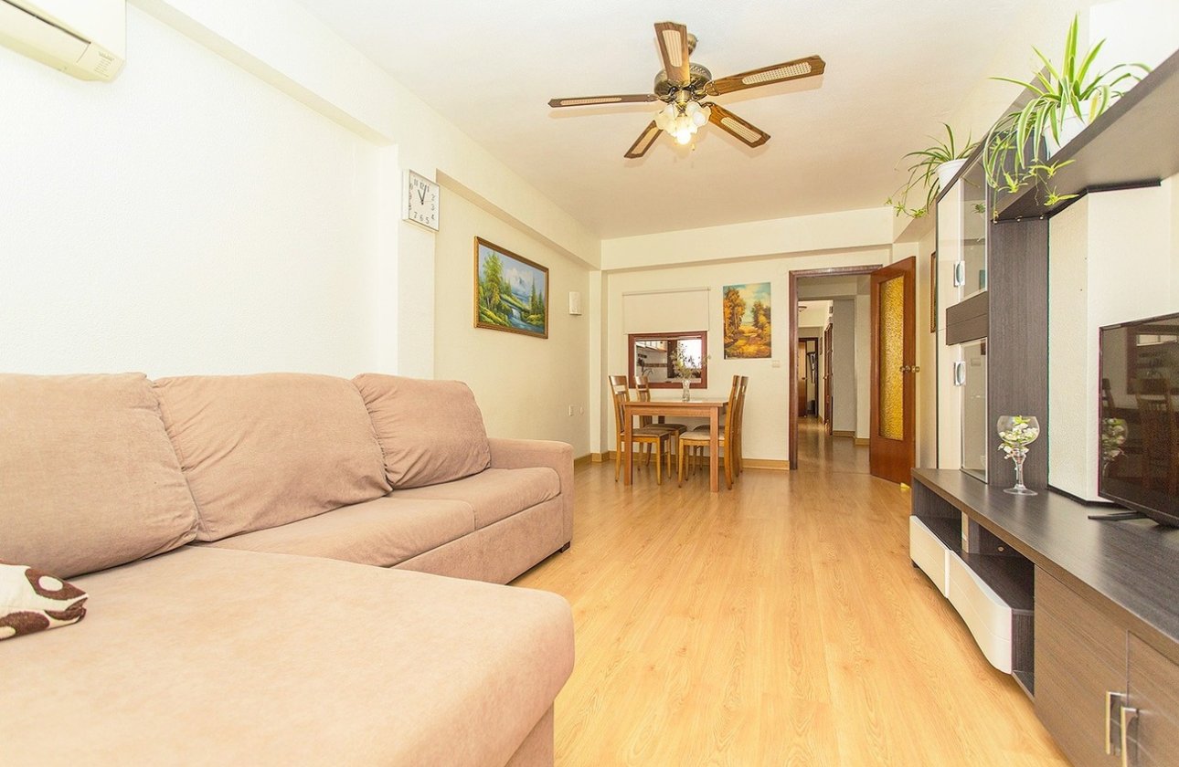 Resale - Apartment -
Torrevieja - Centro-Muelle Pesquero