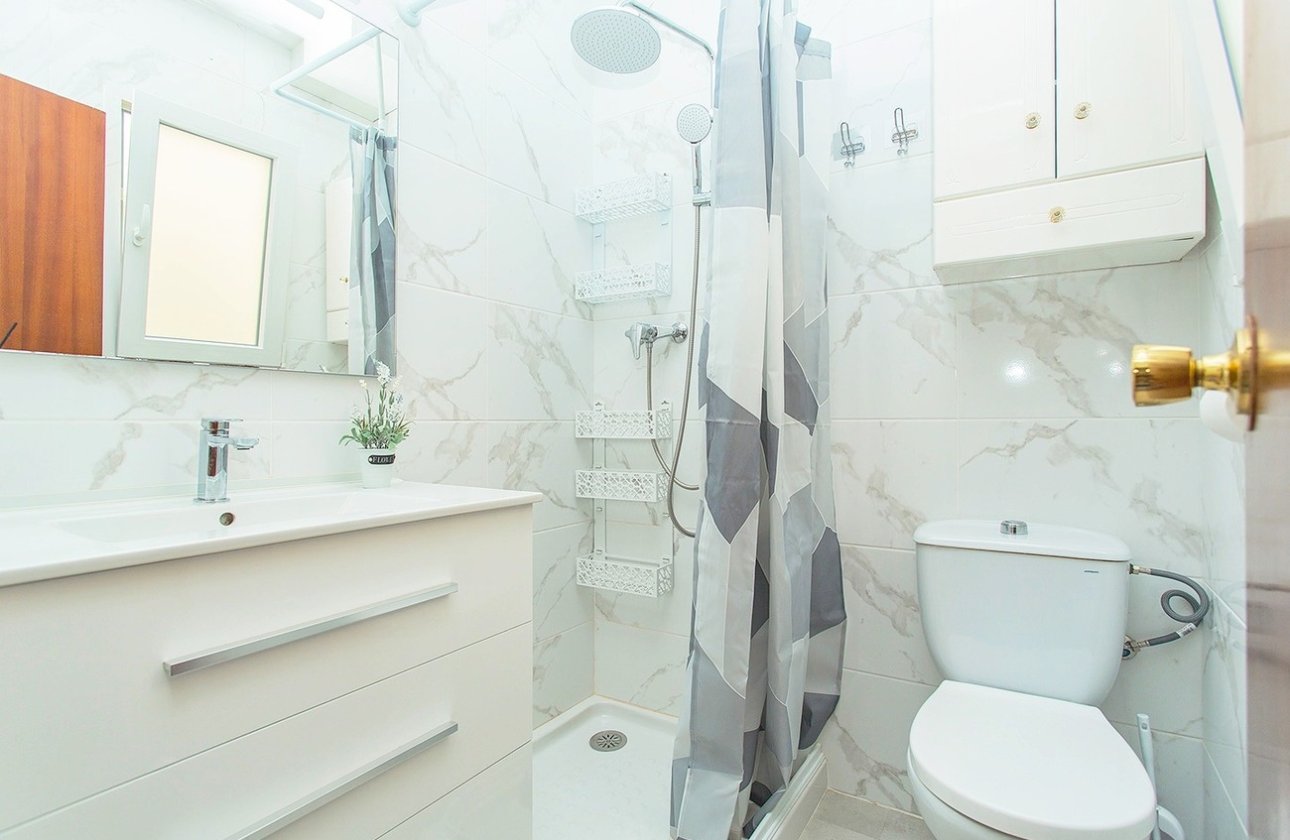 Resale - Apartment -
Torrevieja - Centro-Muelle Pesquero