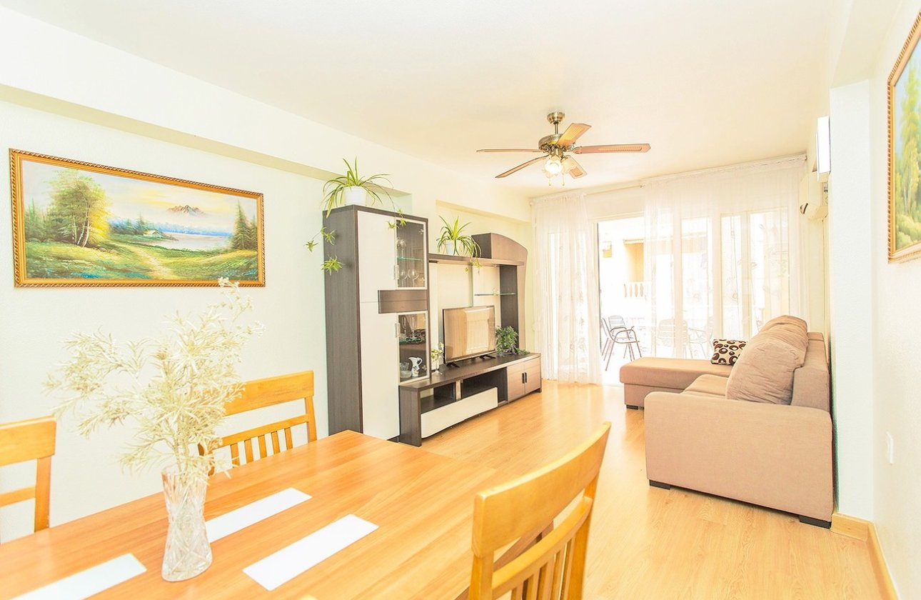 Resale - Apartment -
Torrevieja - Centro-Muelle Pesquero