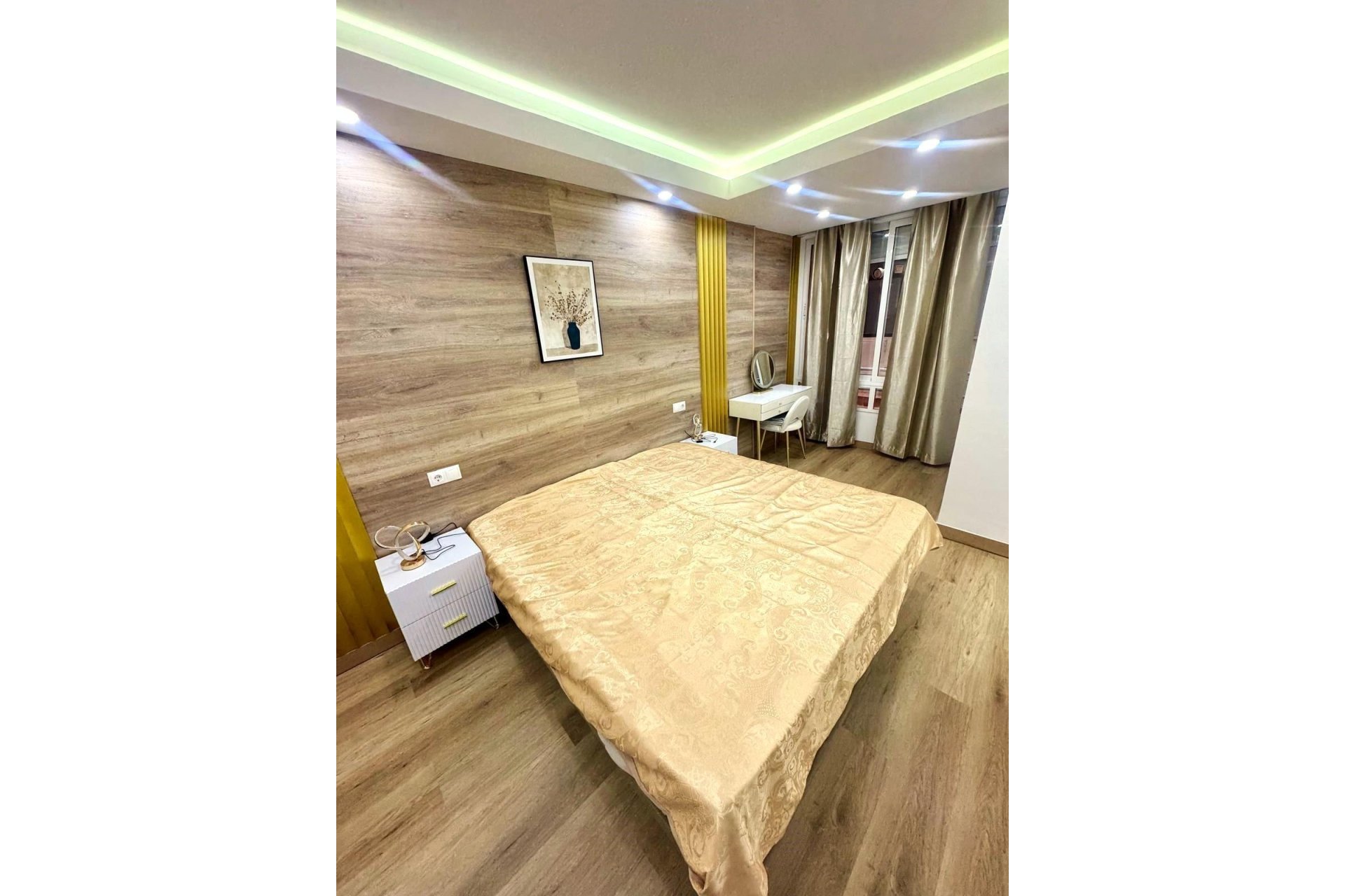 Resale - Apartment -
Torrevieja - Centro - Muelle Pesquero