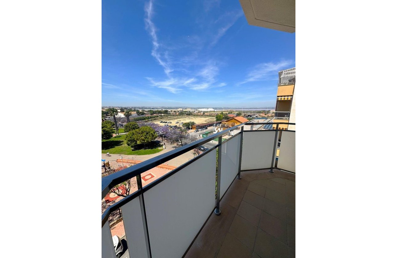 Resale - Apartment -
Torrevieja - Centro - Muelle Pesquero