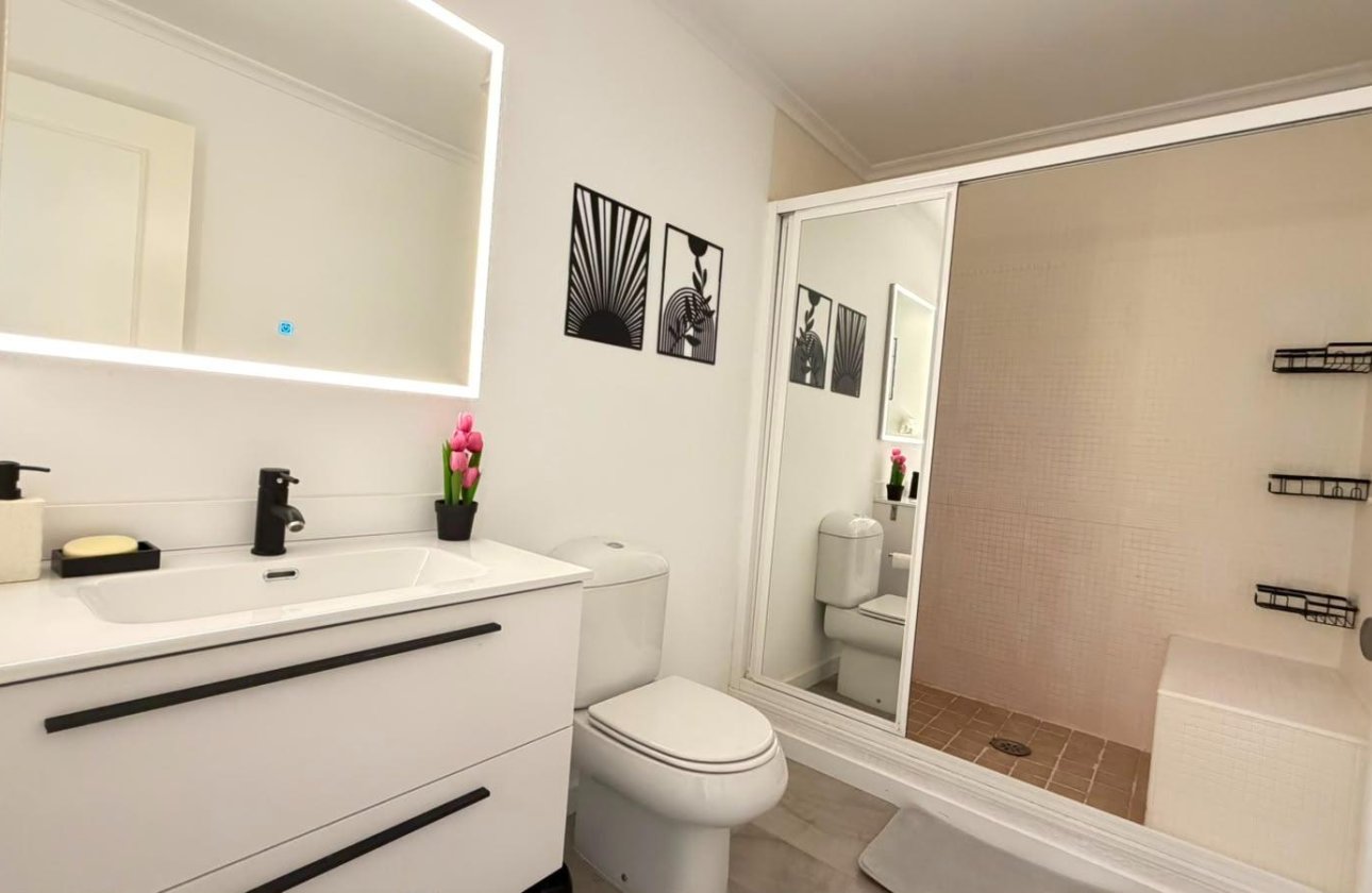 Resale - Apartment -
Torrevieja - Centro - Muelle Pesquero