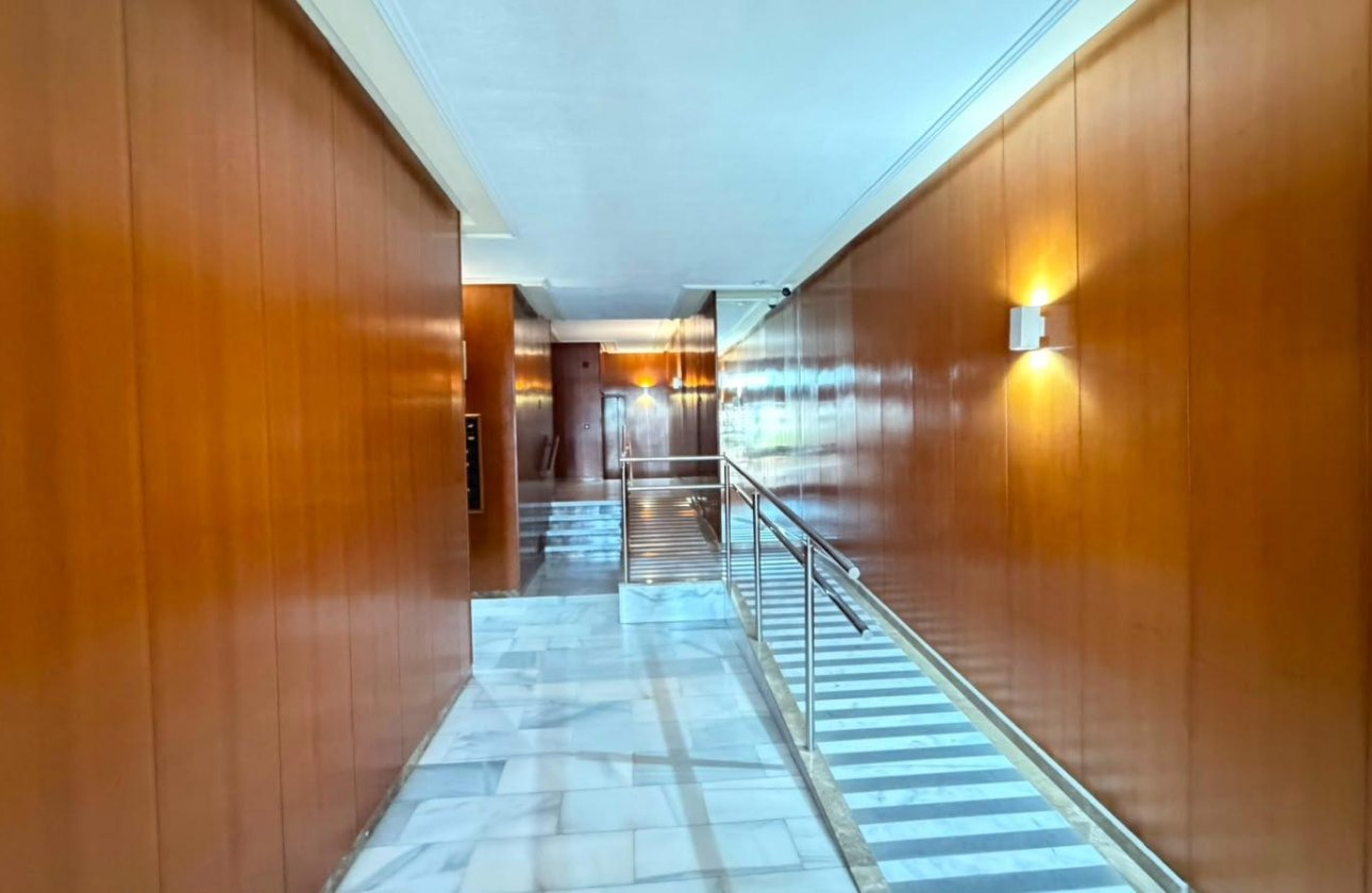 Resale - Apartment -
Torrevieja - Centro - Muelle Pesquero