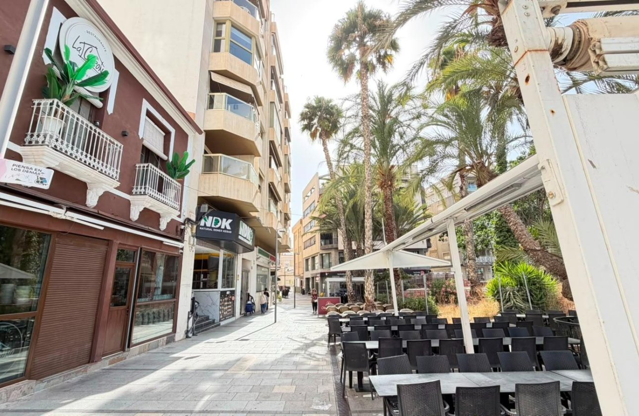 Resale - Apartment -
Torrevieja - Centro - Muelle Pesquero