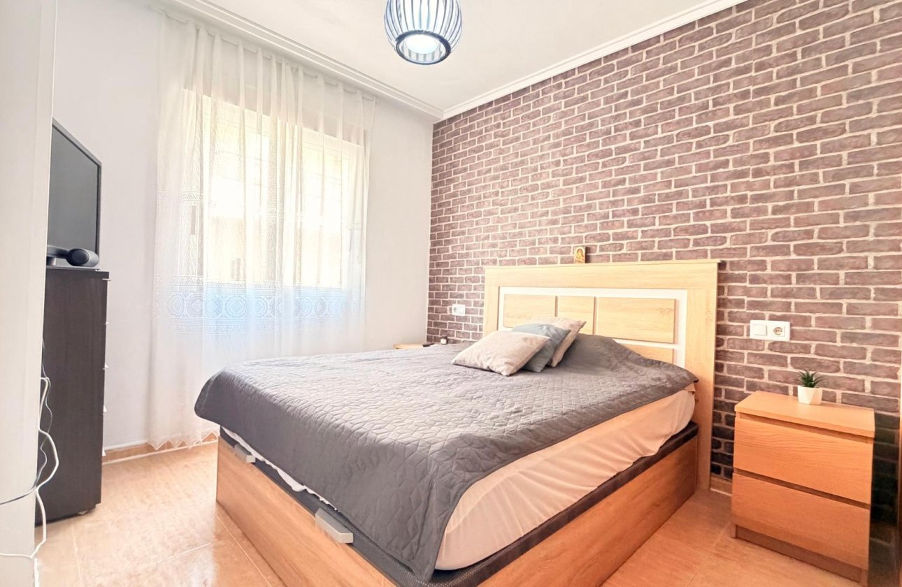 Resale - Apartment -
Torrevieja - Centro - Muelle Pesquero