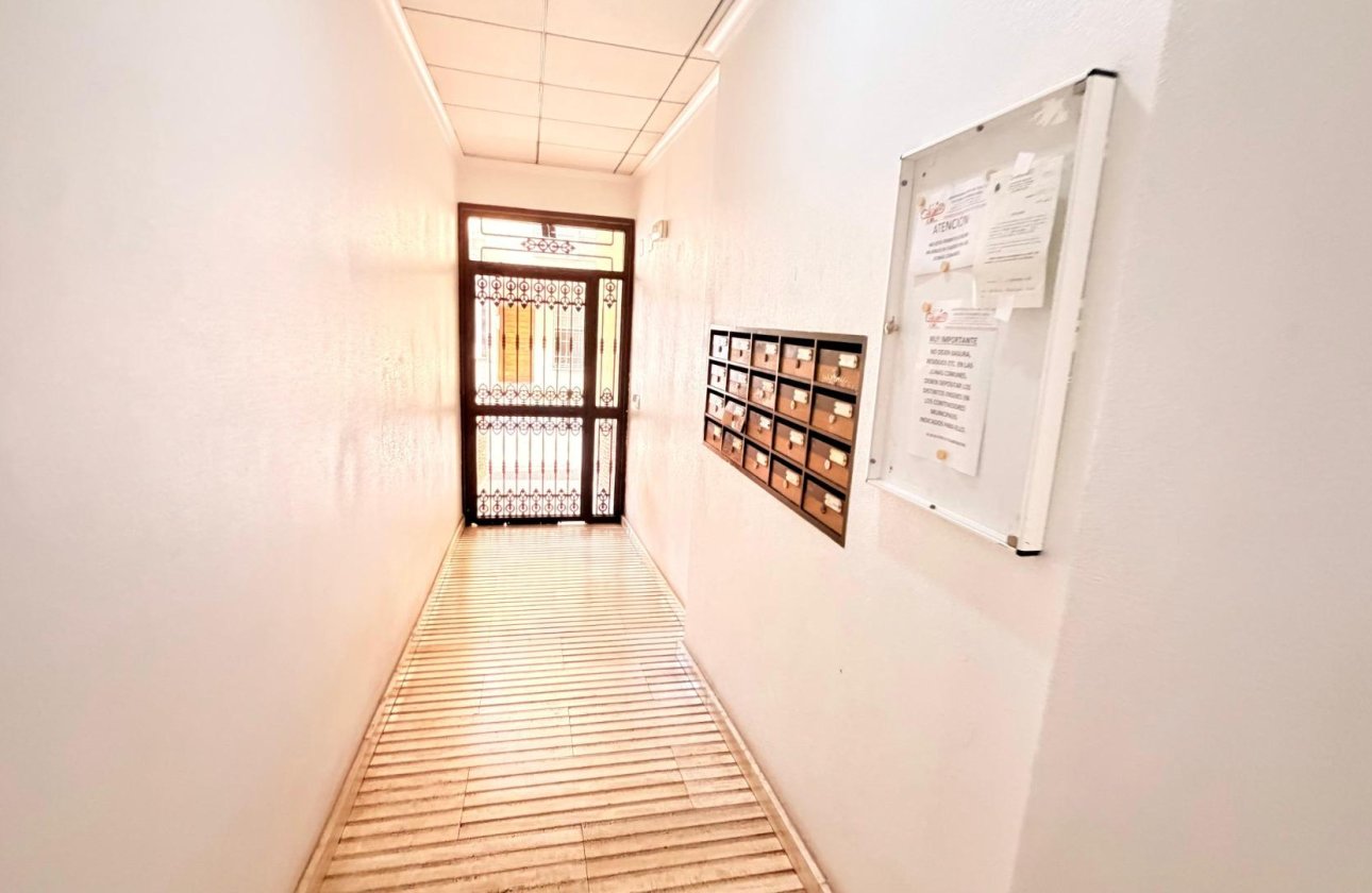 Resale - Apartment -
Torrevieja - Centro - Muelle Pesquero