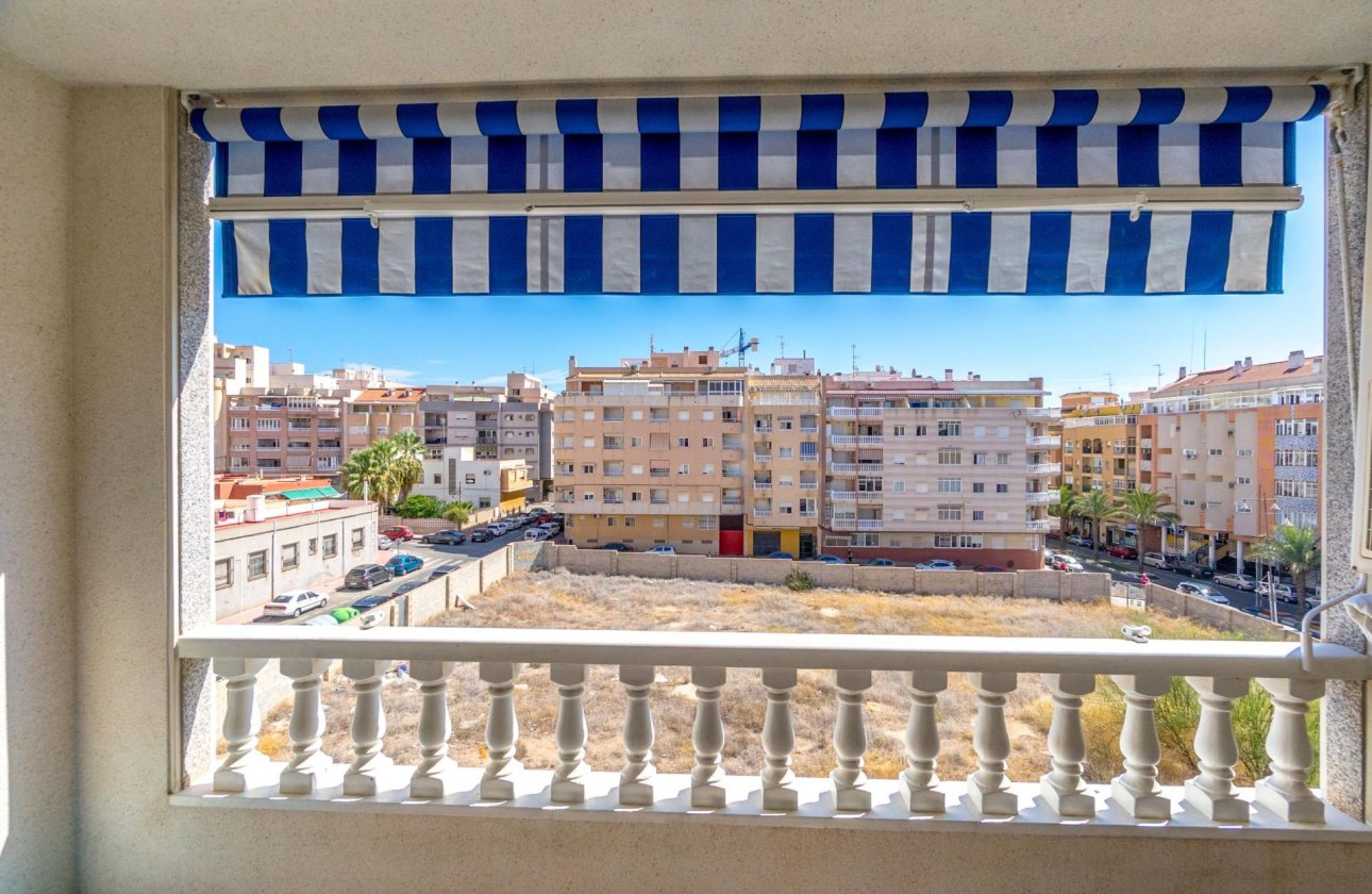 Resale - Apartment -
Torrevieja - Centro