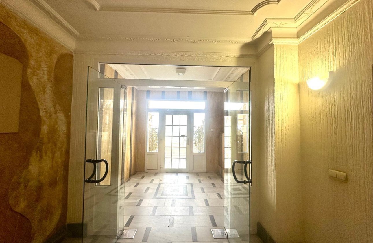 Resale - Apartment -
Torrevieja - Centro