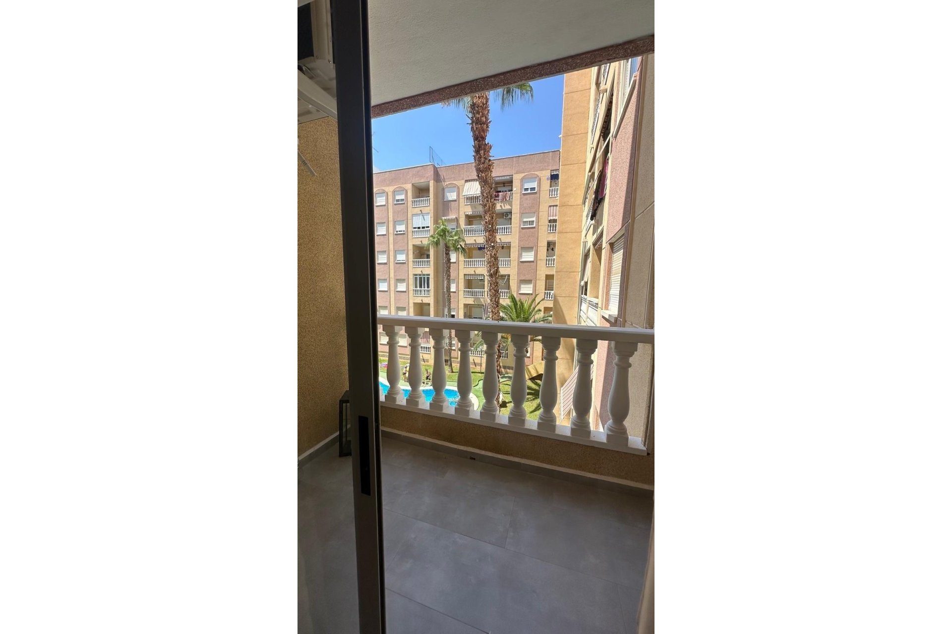 Resale - Apartment -
Torrevieja - Centro