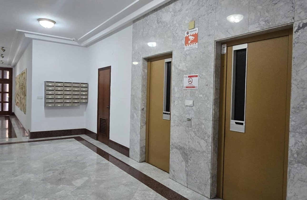 Resale - Apartment -
Torrevieja - Centro