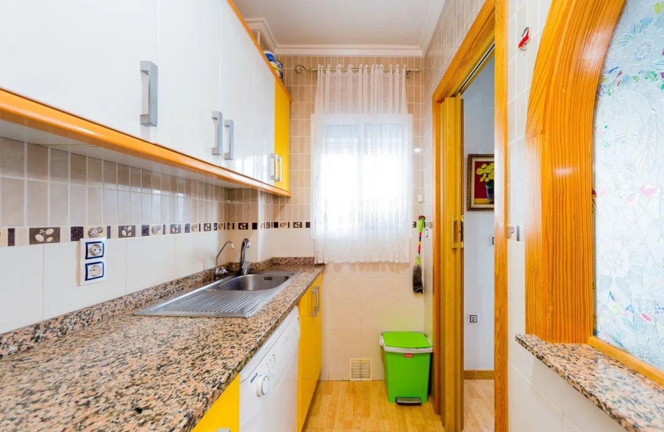 Resale - Apartment -
Torrevieja - Centro