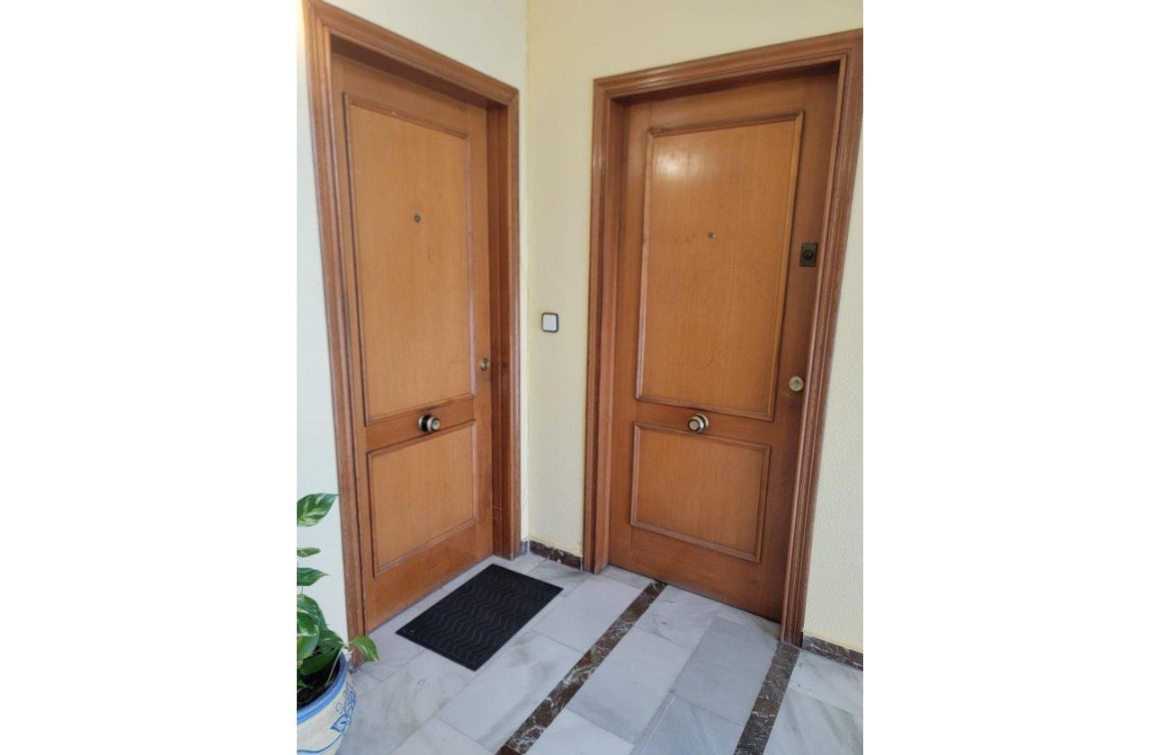 Resale - Apartment -
Torrevieja - Centro