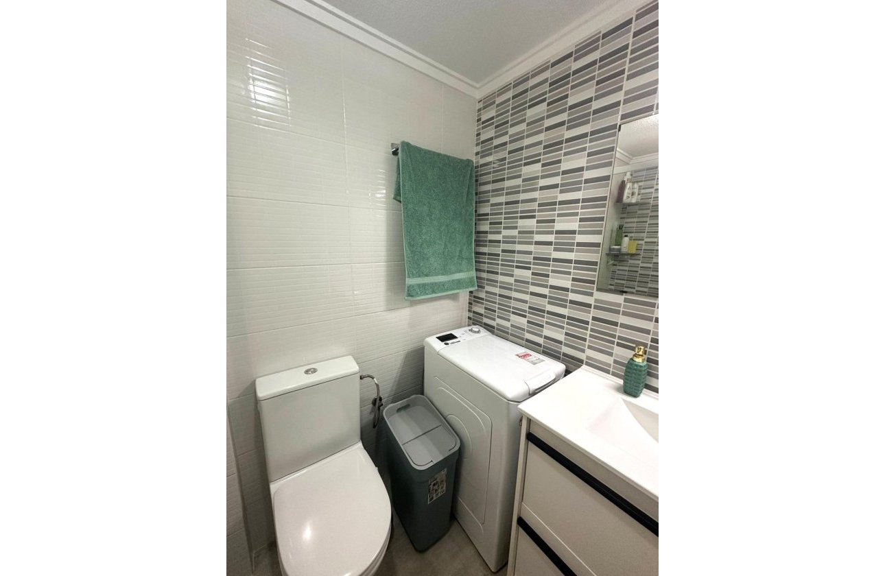 Resale - Apartment -
Torrevieja - Centro