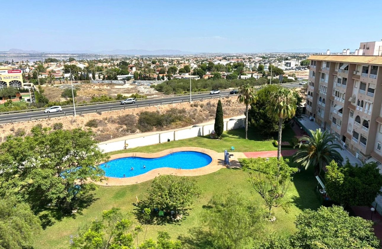 Resale - Apartment -
Torrevieja - Centro
