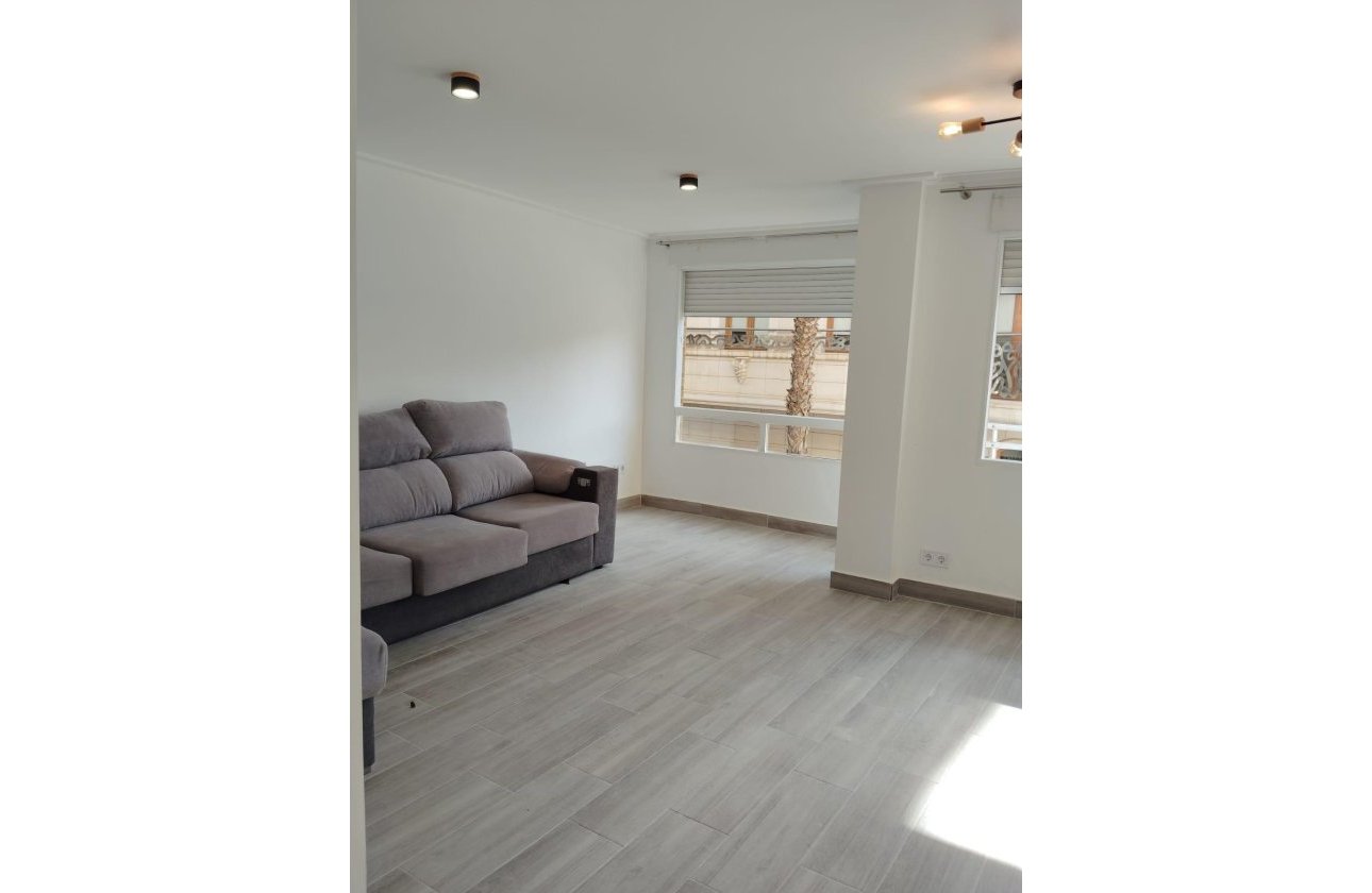 Resale - Apartment -
Torrevieja - Centro